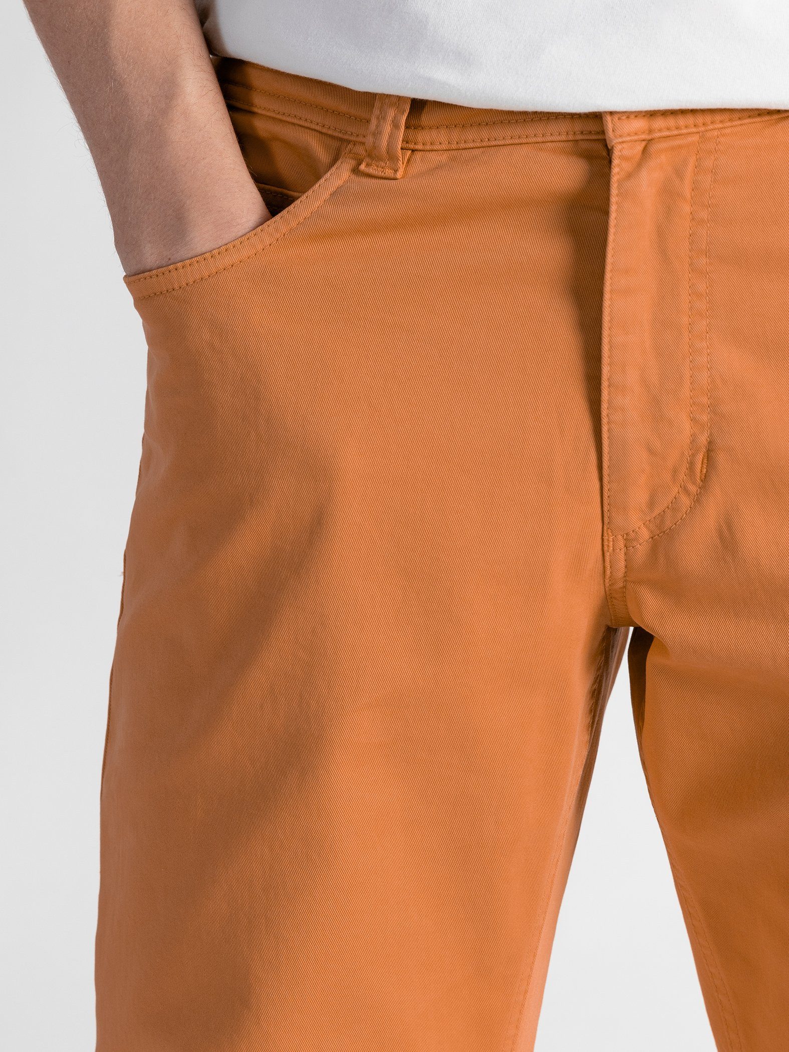 TwoMates Stoffhose GOTS-zertifiziert Orange mit elastischem Bund, 5-Pocket Farbauswahl,