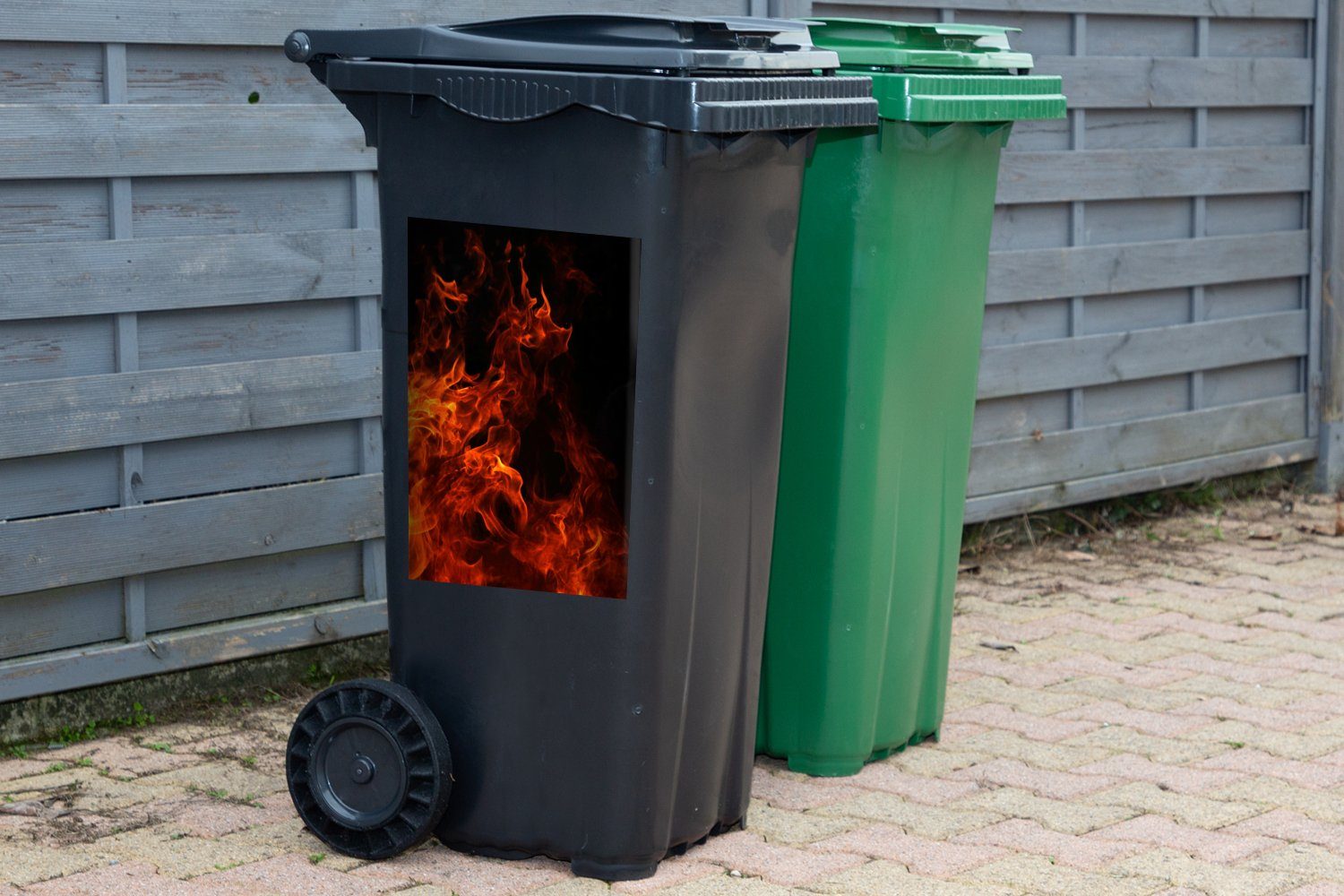 Mülleimer-aufkleber, Große Wandsticker und Container, Hintergrund Abfalbehälter (1 lange St), MuchoWow schwarzen einem Flammen Mülltonne, auf Sticker,