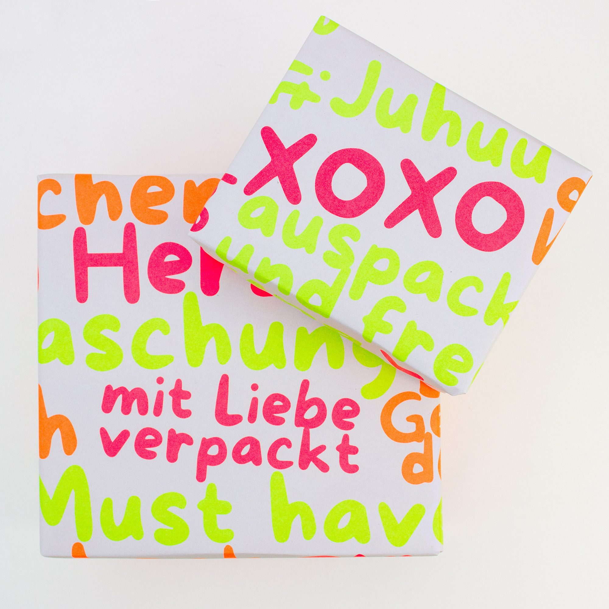 Bow & Hummingbird Geschenkpapier Geschenkpapier "Mit Liebe verpackt" aus Recyclingpapier, Bow&Hummingbird