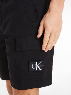 Calvin Klein Jeans Sweatshorts WASHED CARGO SHORT mit Logopatch