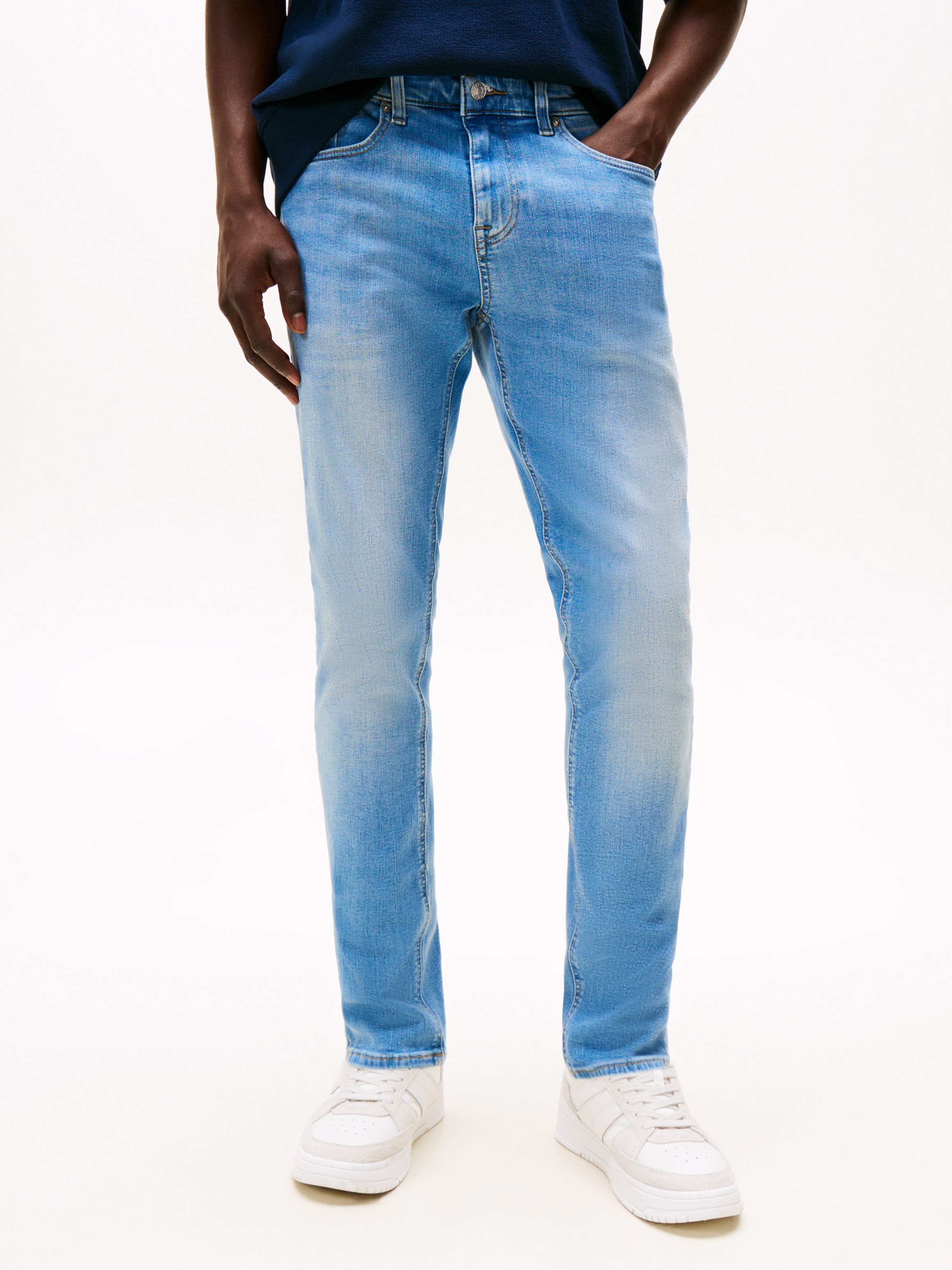 Tommy Jeans Slim-fit-Jeans Austin Slim Tapered zum Knöchel hin schmaler werdende Jeans mit mittlerer Leibhöhe