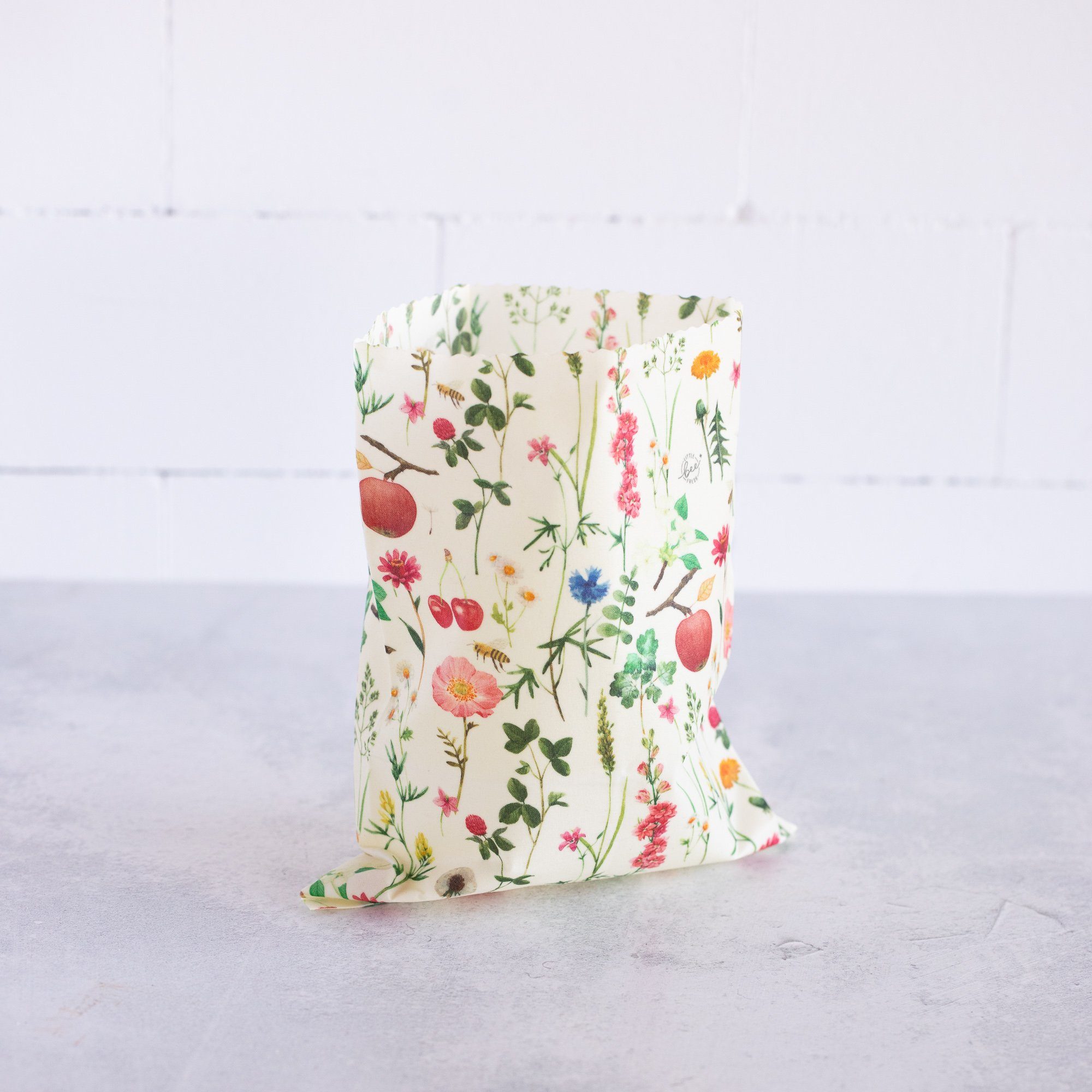 little bee fresh Bienenwachstuch mittlerer Beutel mit Bio-Bienenwachs, wiederverwendbar, plastikfrei, nachhaltig, regional