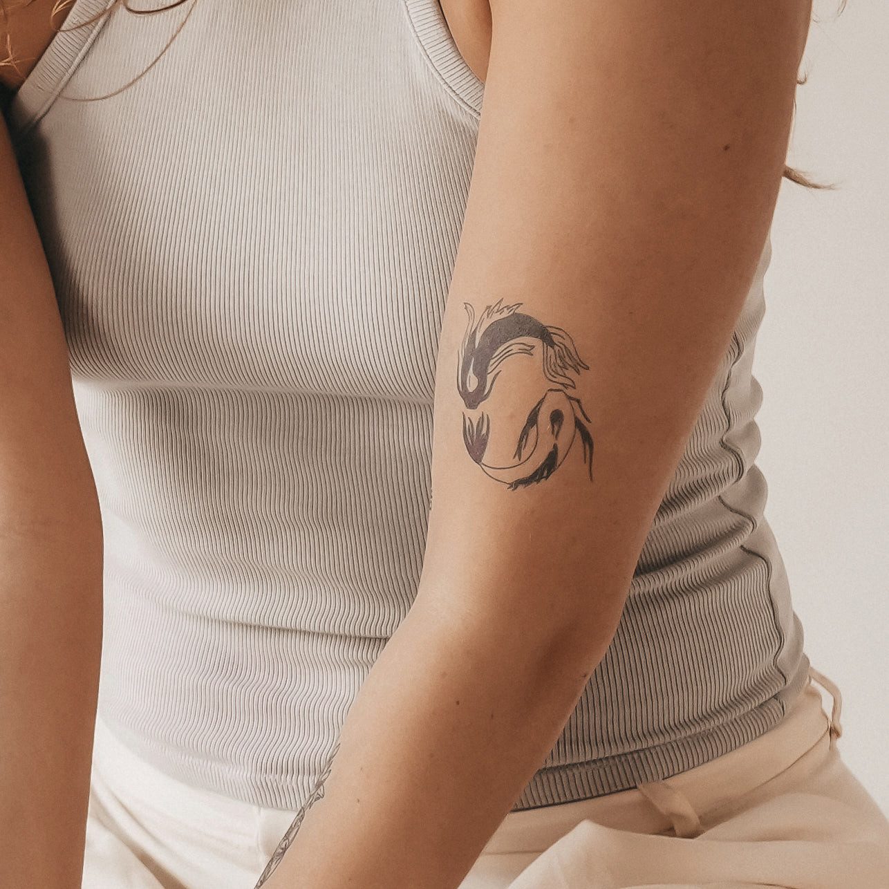 Inkster Schmuck-Tattoo Yin und Yang Fische Tattoo, wasserfestes temporäres Tattoo, 2 Wochen Halt