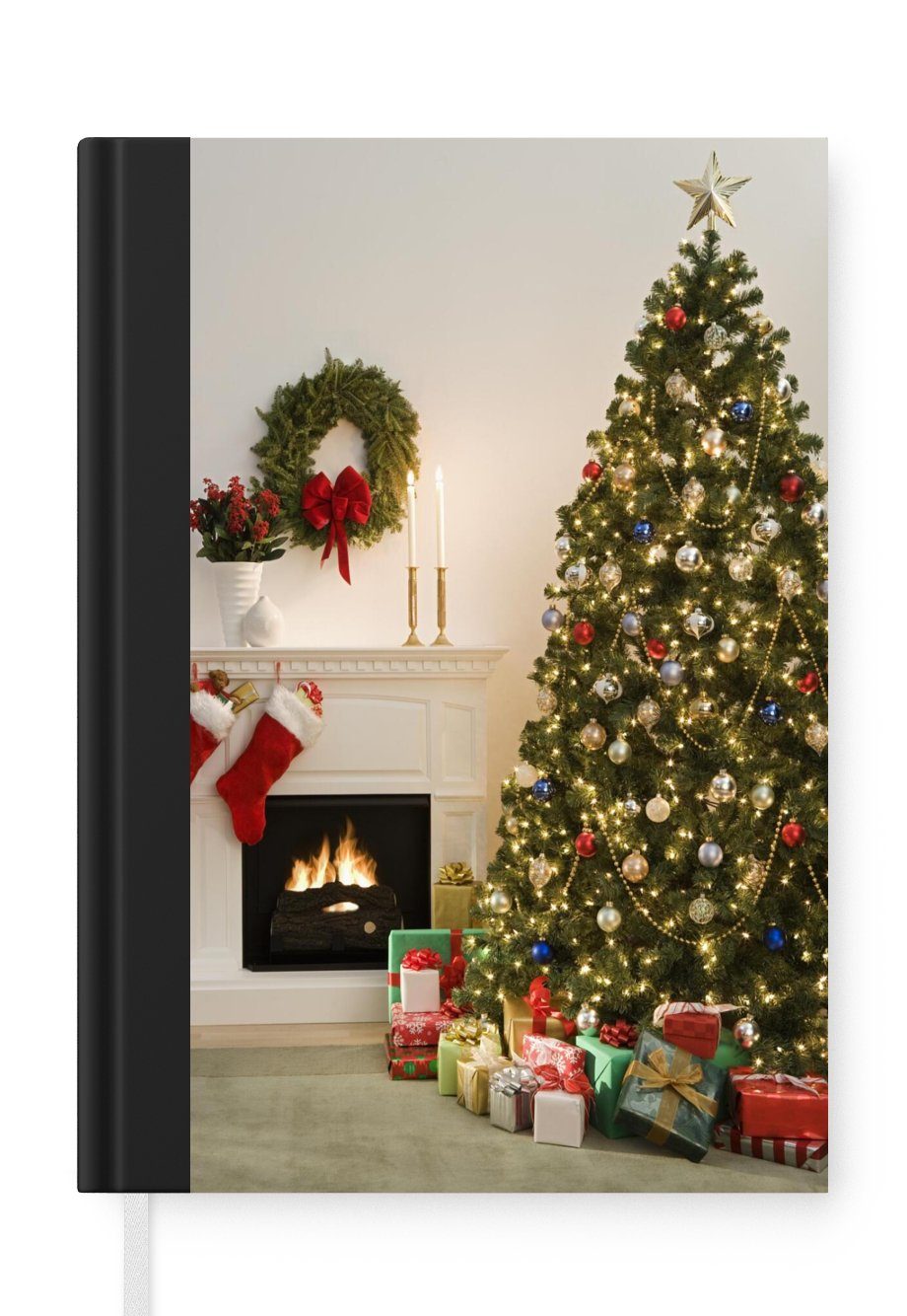 MuchoWow Notizbuch Ein Weihnachtsbaum mit Geschenken neben einem Kamin, Journal, Merkzettel, Tagebuch, Notizheft, A5, 98 Seiten, Haushaltsbuch