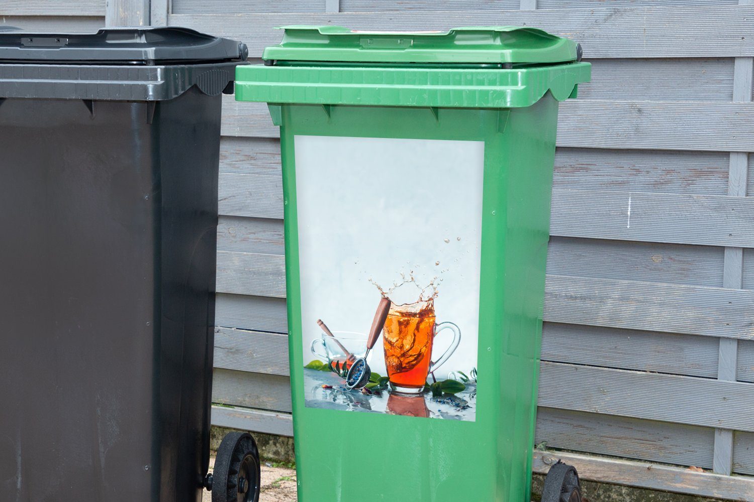 MuchoWow Wandsticker (1 Container, Mülltonne, Abfalbehälter Sticker, Honig aufspritzendem Tee St), Mülleimer-aufkleber, mit
