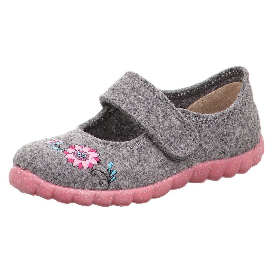 Aus einem chinesischen mädchen schuhe ausziehen