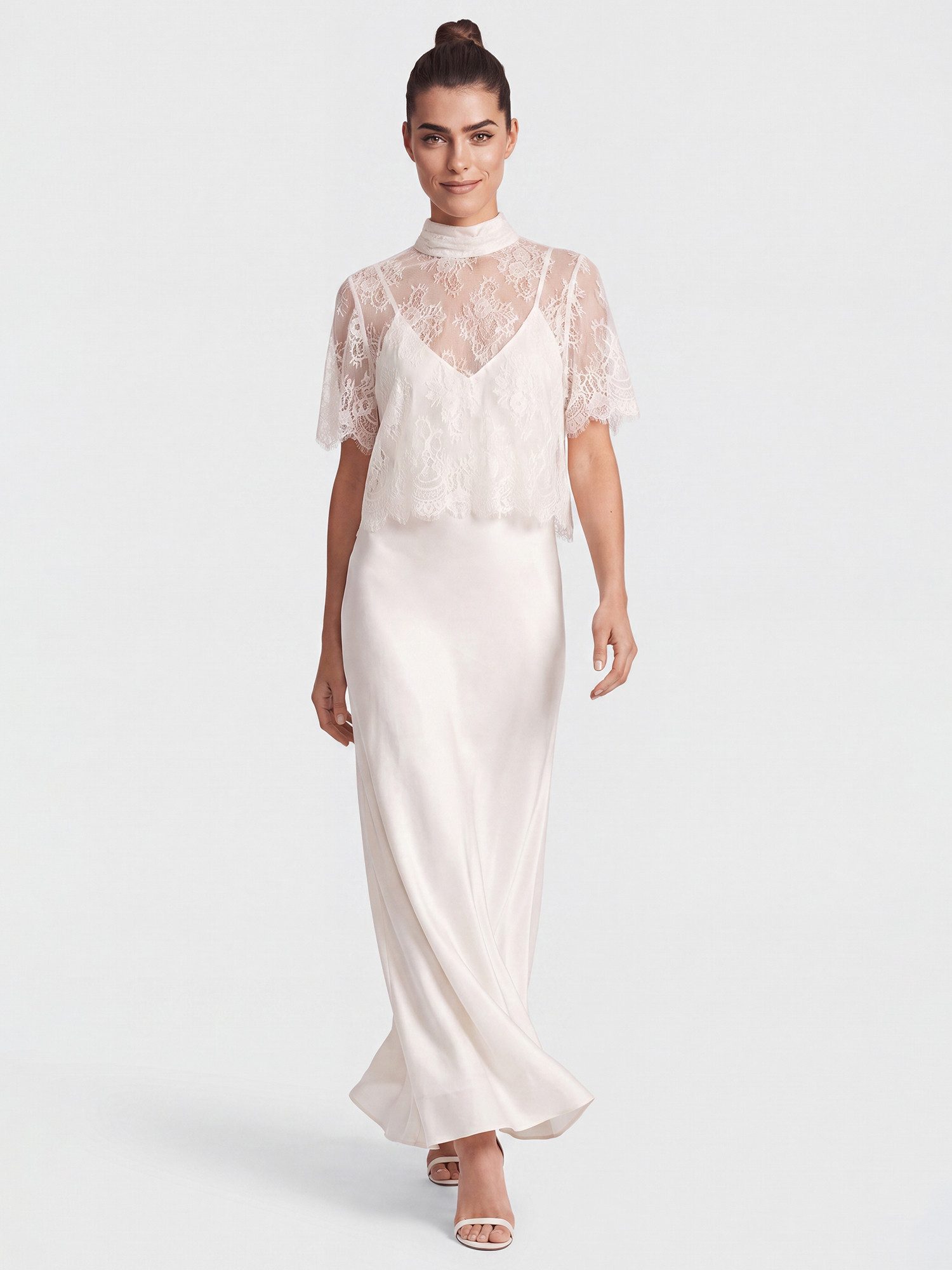 Apart Brautkleid aus Satin mit Spitzenjäckchen
