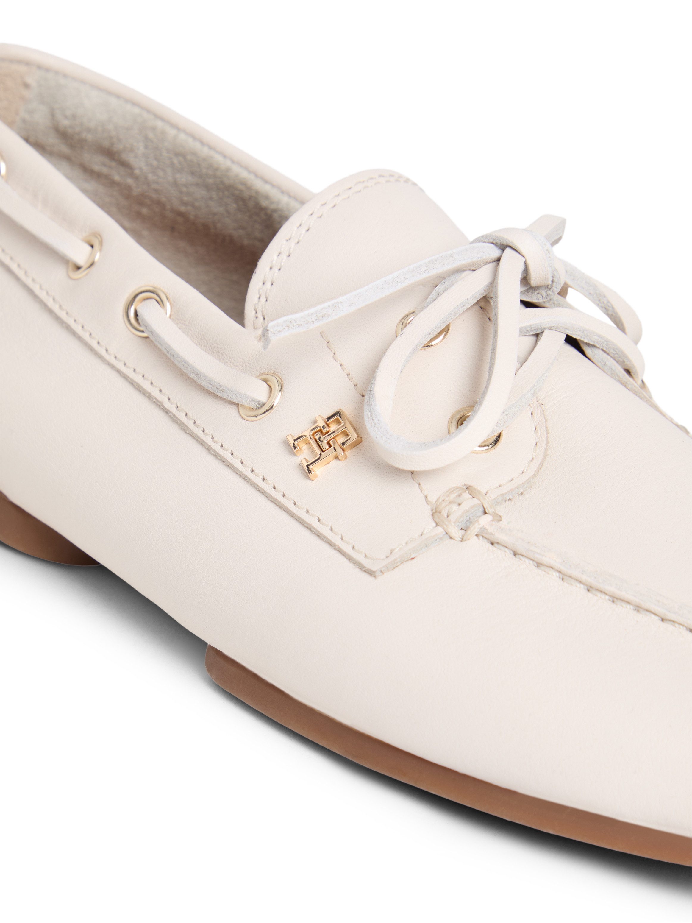 Tommy Hilfiger TH SLEEK LEATHER BOAT SHOE Bootsschuh Bootsschuh, Businessschuh mit Blockabsatz und Ösen mit Durchzug