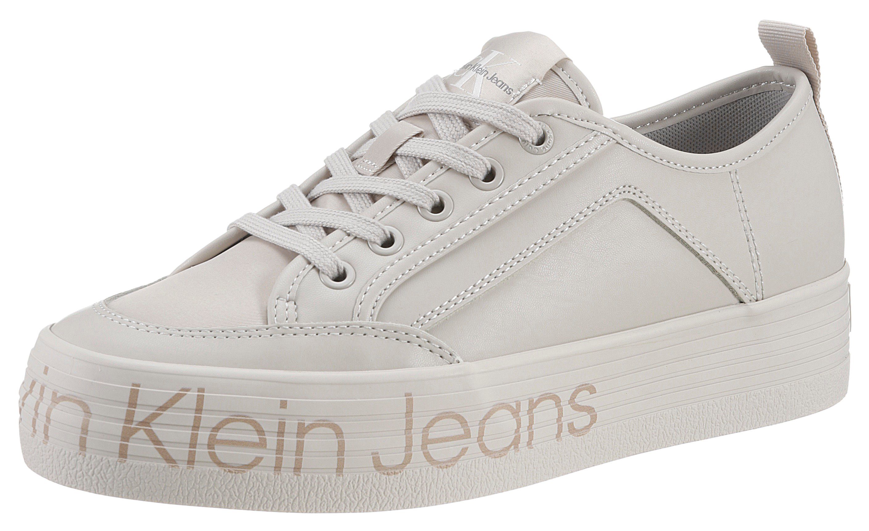 AROUND Jeans WRAP LOGO VULC beige LOW Klein Plateausneaker Calvin Logoschriftzug mit FLATF