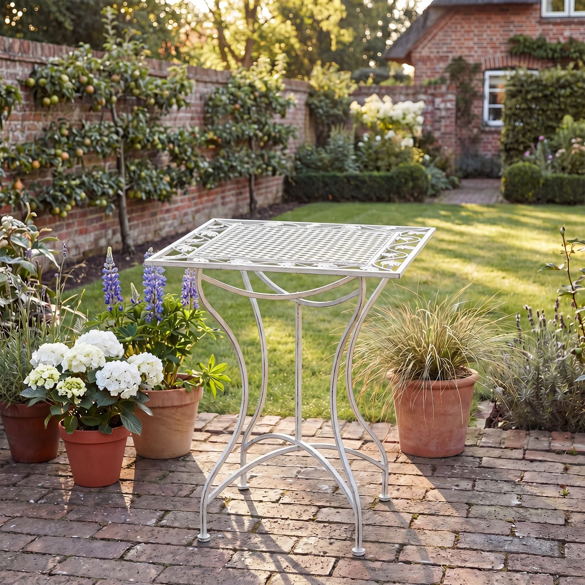 furnicato Beistelltisch Gartentisch Asina Bistrotisch 60x60x72 cm antik weiß (1-St)