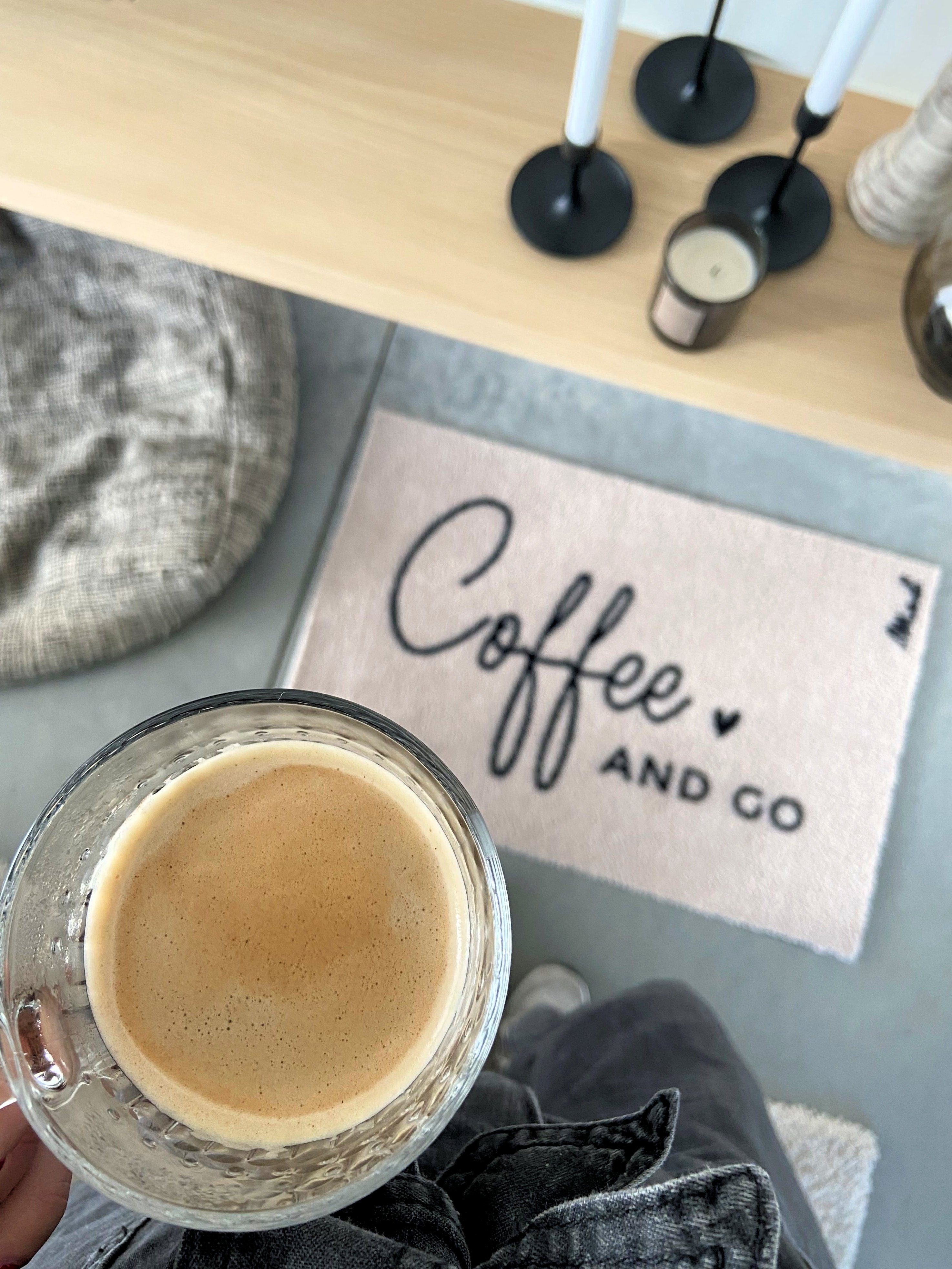 Mad about Mats Fußmatte Coffee, Rechteckig, Türvorleger, Küchenläufer, Küchenteppich, Beige, Kaffee, Mit Spruch "Coffee and go", Outdoor und Indoor, rutschfest, waschbar, 50 x 75 cm