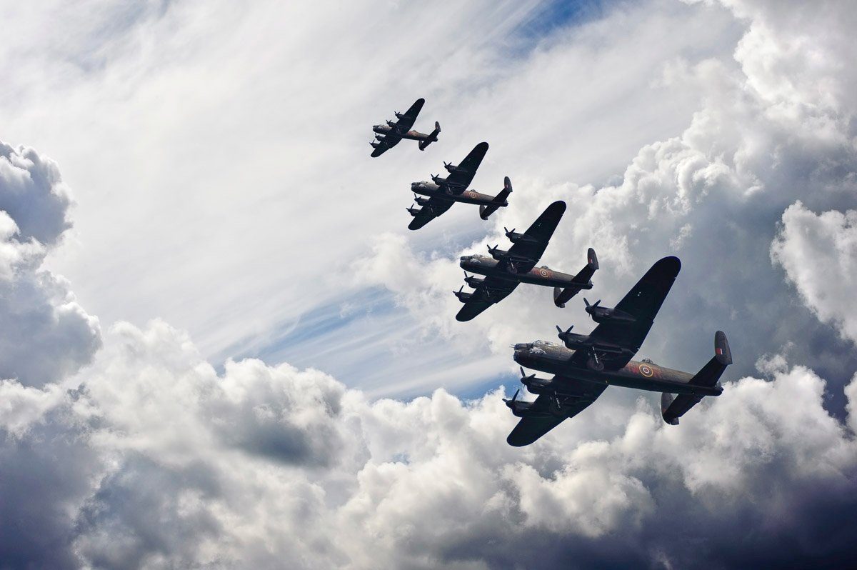 Papermoon Fototapete Lancaster Bomber