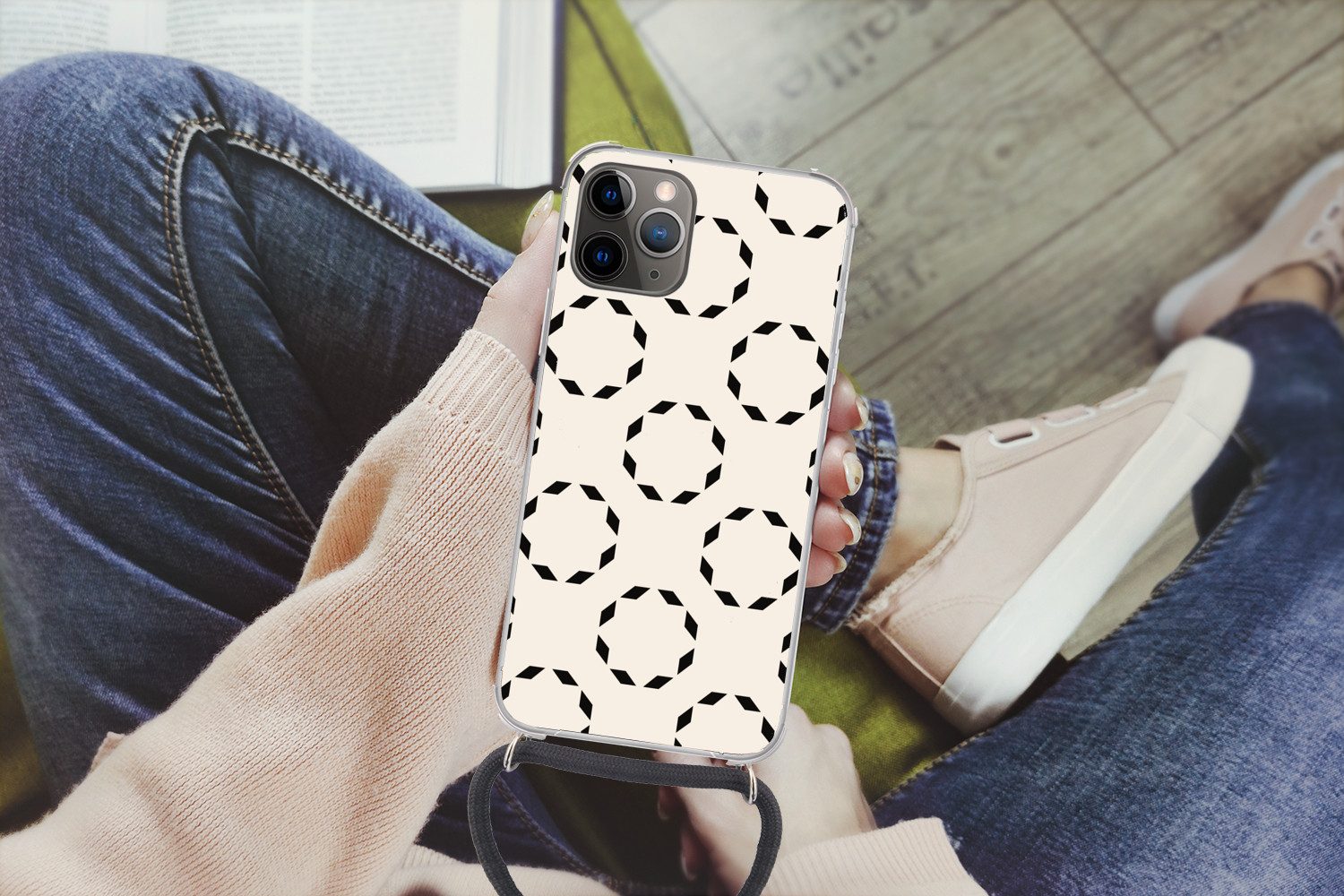 MuchoWow Handyhülle für Apple iPhone 13 Pro Max Kreise - Muster - Schwarz - Beige - Abstra, Tragbare Handyhüllen mit Kette zum umhängen, Handykette Handyband