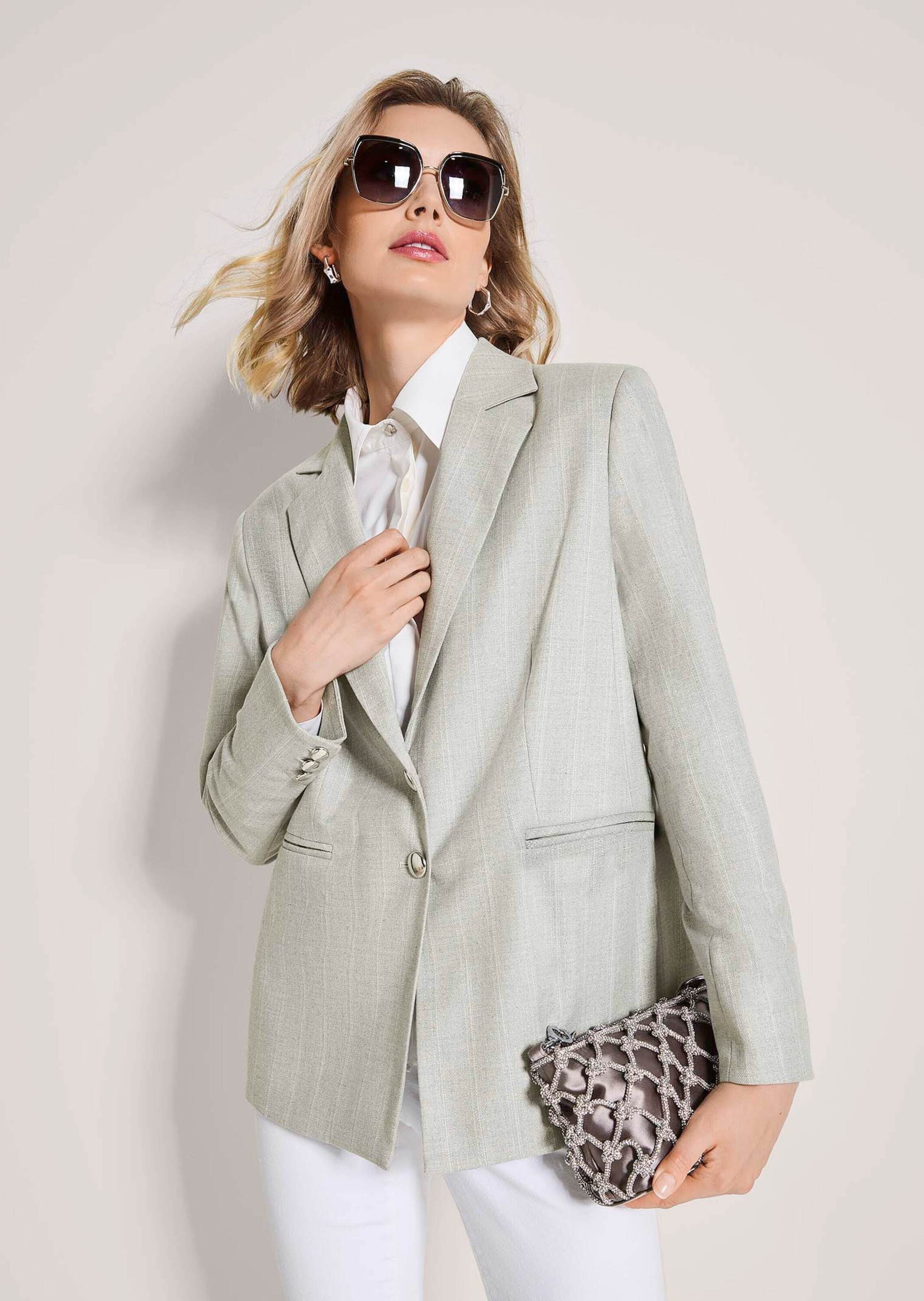 MADELEINE Kurzblazer Eleganter Einreiher mit Nadelstreifen Longblazer mit Reverskragen, Knopfverschluss, Taschen und Langarm
