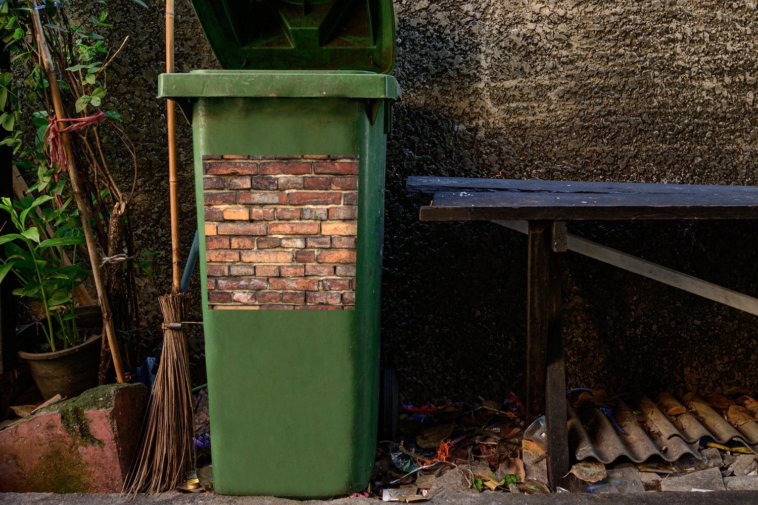 Mülltonne, Rot Abfalbehälter - Backstein Sticker, - MuchoWow (1 Container, Mülleimer-aufkleber, - St), Mauern Braun Wandsticker