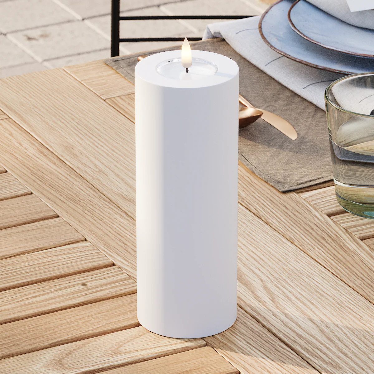 Deluxe Homeart LED-Kerze Outdoor weiß Durchmesser 7,5 cm, fernbedienbar, Timerfunktion
