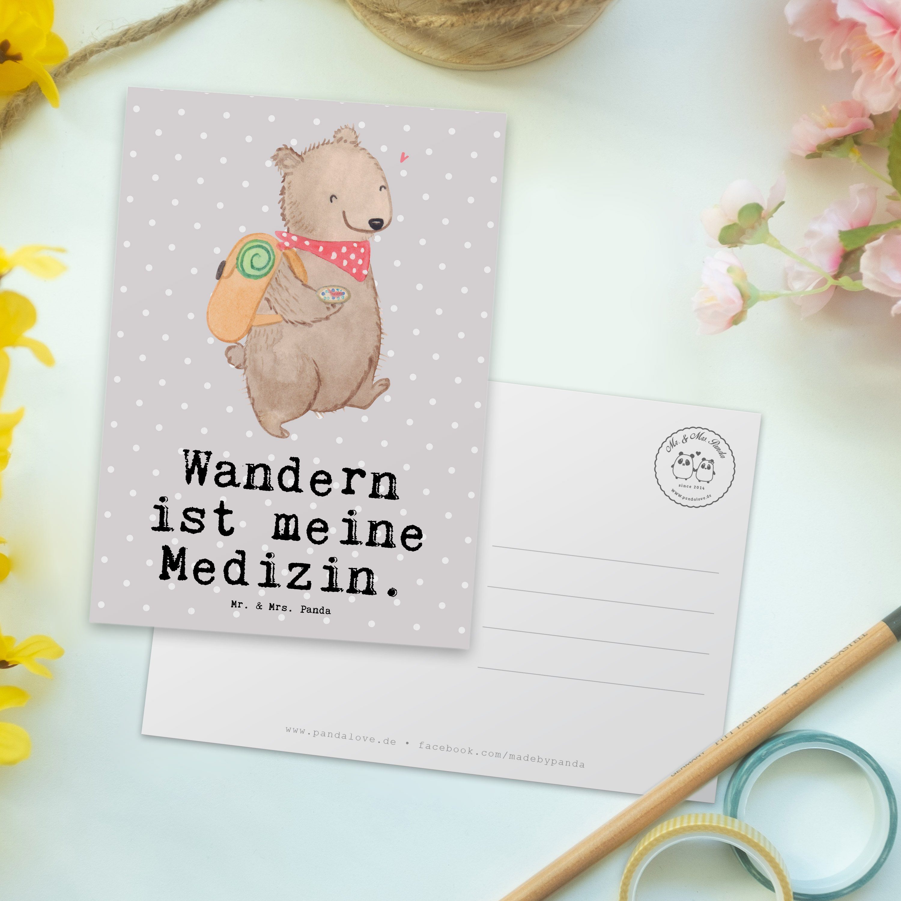 Mr. Wandern - Medizin Bär Postkarte Panda Pastell Grau & Geschenk, Mrs. Einladung - Bergsteigen,