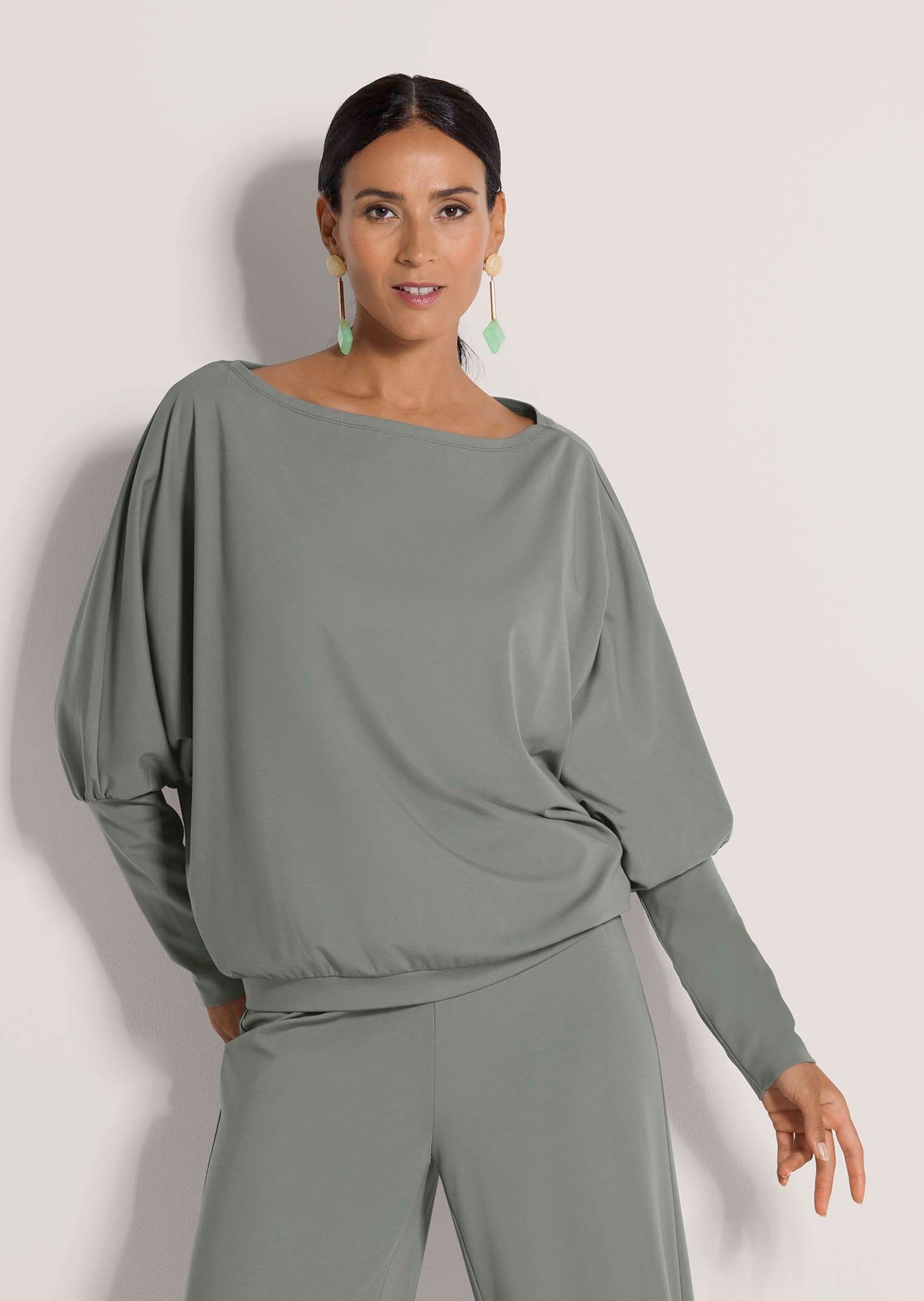 MADELEINE Langarmshirt Lockeres Longsleeve mit Fledermausärmeln Elegantes Shirt mit U-Boot-Ausschnitt mit Elasthan-Anteil