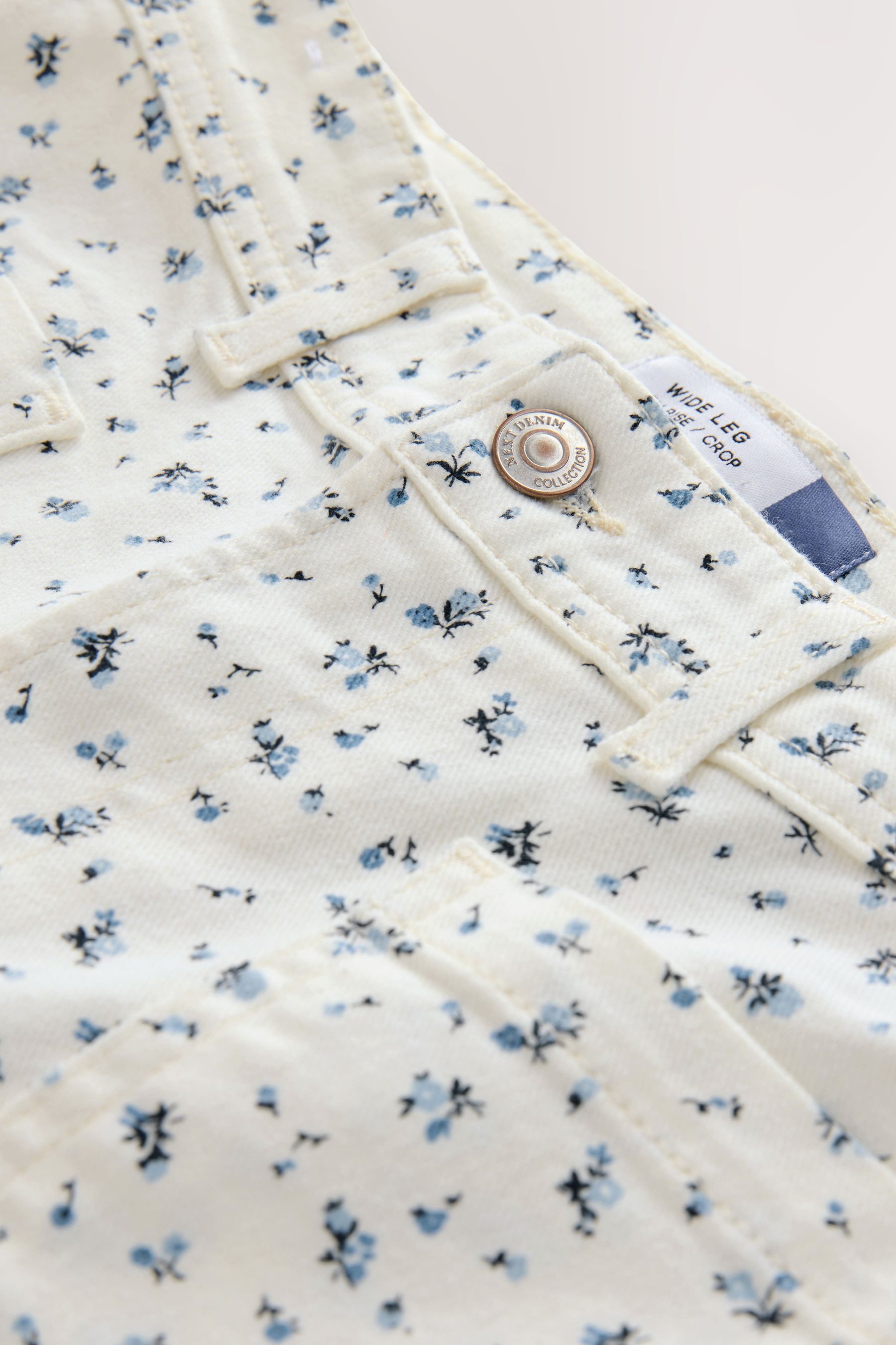 Next Caprijeans Kurze Jeans mit aufgesetzten Taschen (1-tlg)