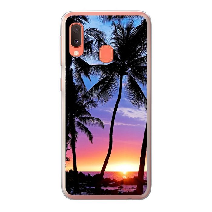 MuchoWow Handyhülle Der farbenprächtige Sonnenuntergang hinter einer Reihe von Palmen auf Handyhülle Samsung Galaxy A20e Smartphone-Bumper Print Handy