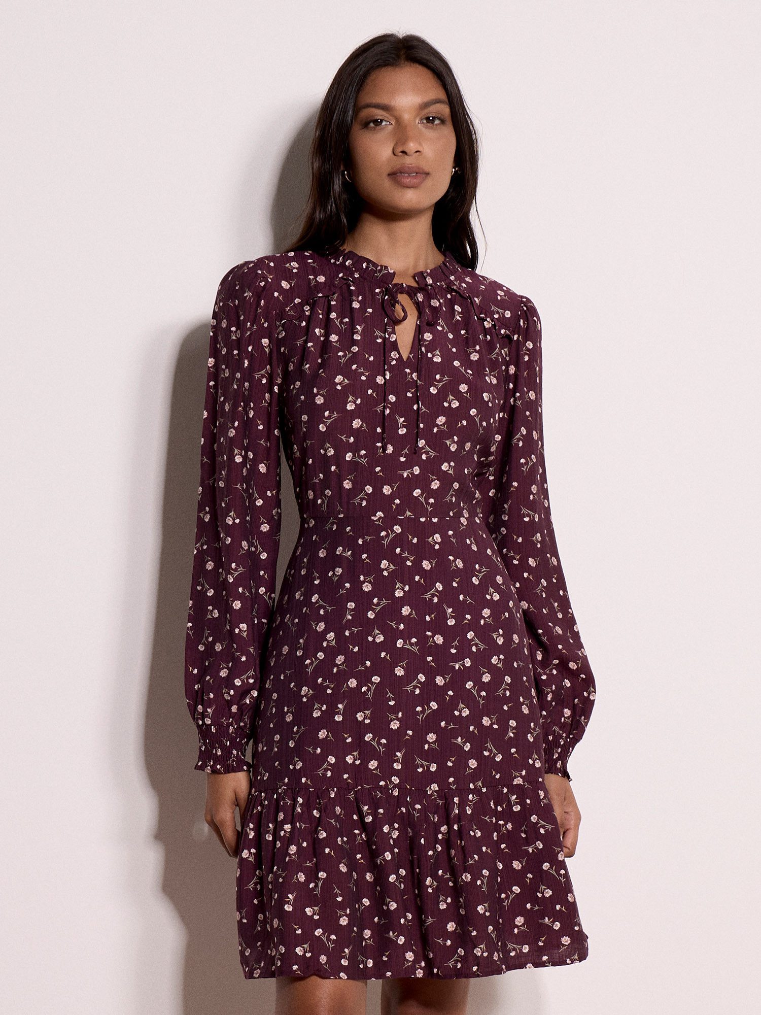 Apricot Minikleid Skaterkleid in kurzer Länge mit zartem Blumenmuster