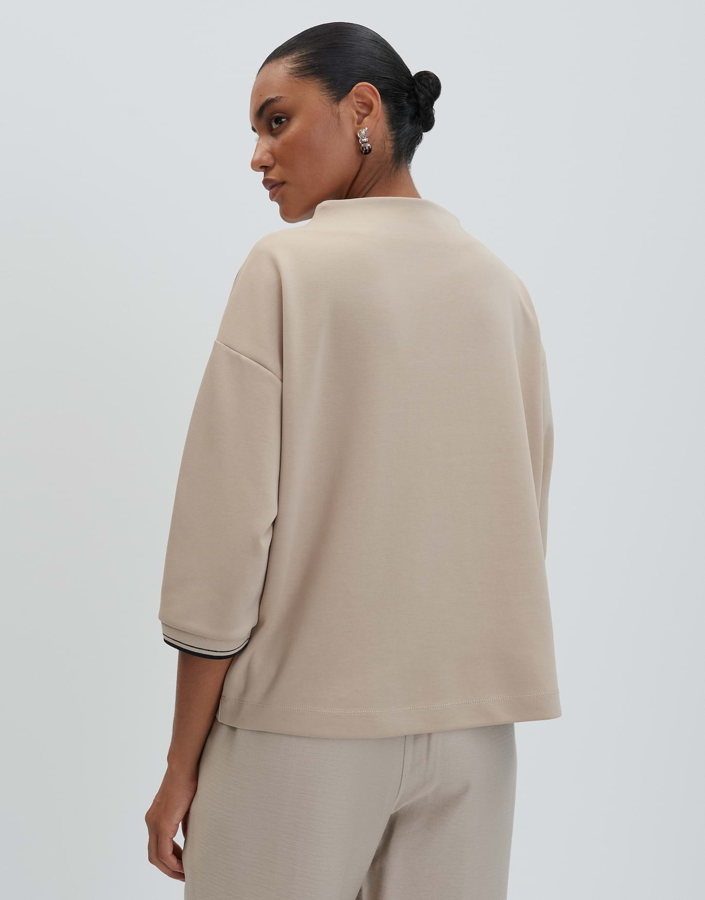someday Sweatshirt UTALBA DETAIL Regular aus Viskose Mix gerader Schnitt, lockere Passform, farblich abgesetzte Rippbündchen