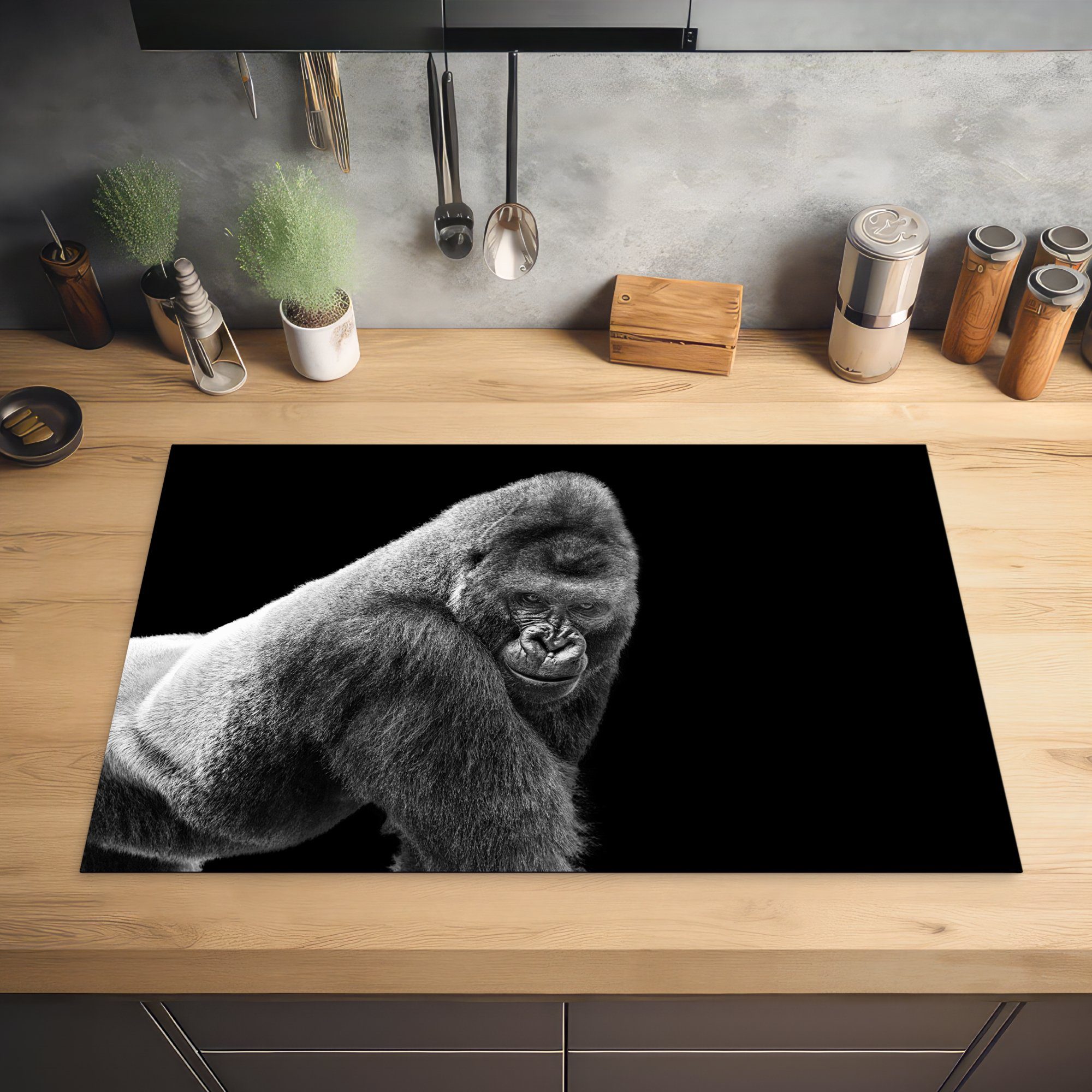 Ceranfeldabdeckung Herdblende-/Abdeckplatte Gorilla (1 tlg), für MuchoWow Ein blickt Induktionskochfeld Vinyl, herab, prächtiger 81x52 Schutz küche, cm, die