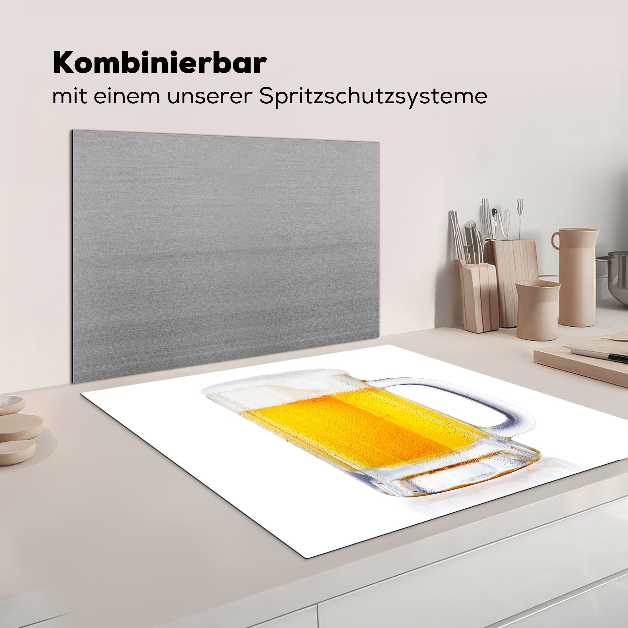 küche weißem (1 Herdblende-/Abdeckplatte Hintergrund, MuchoWow auf Ceranfeldabdeckung, Vinyl, Bier Krug für mit 78x78 cm, tlg), Arbeitsplatte