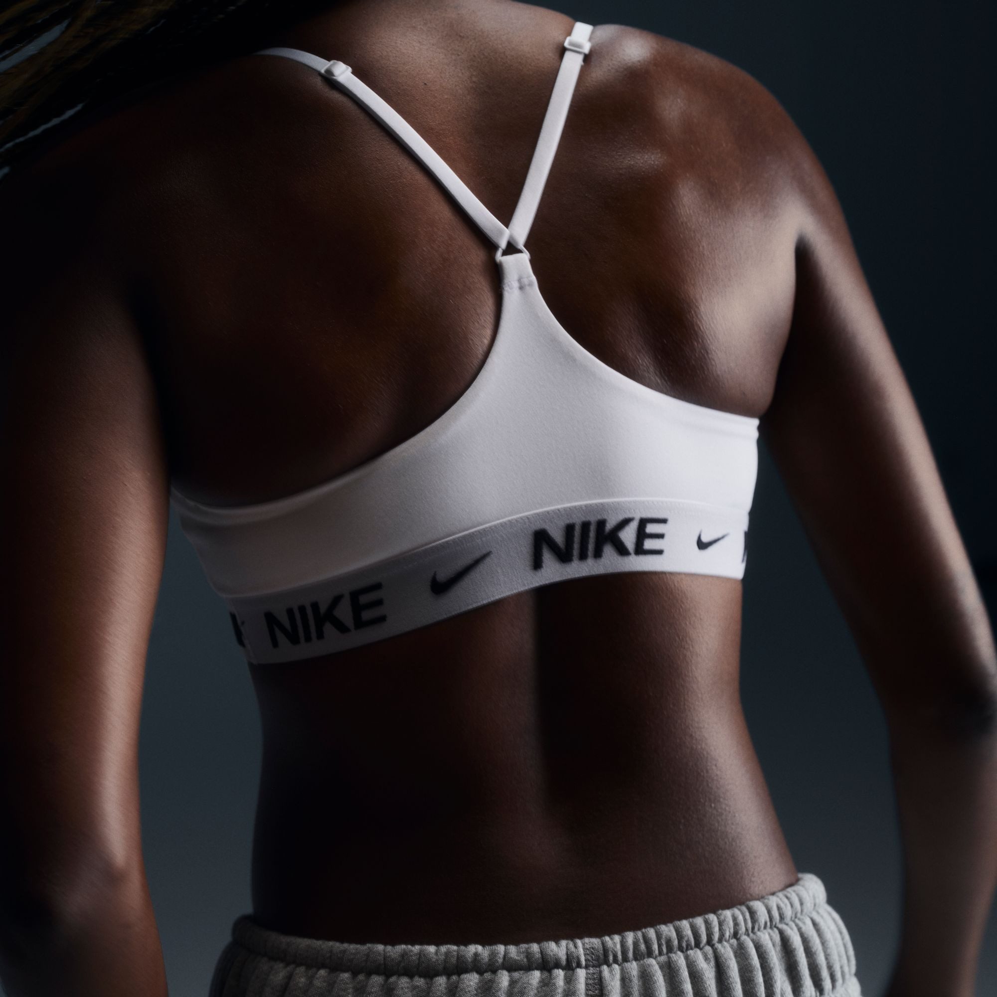 Nike Tanktop W NK DF INDY LGT SPT BRA sportlicher Stil, für Fitness und sportliche Aktivitäten