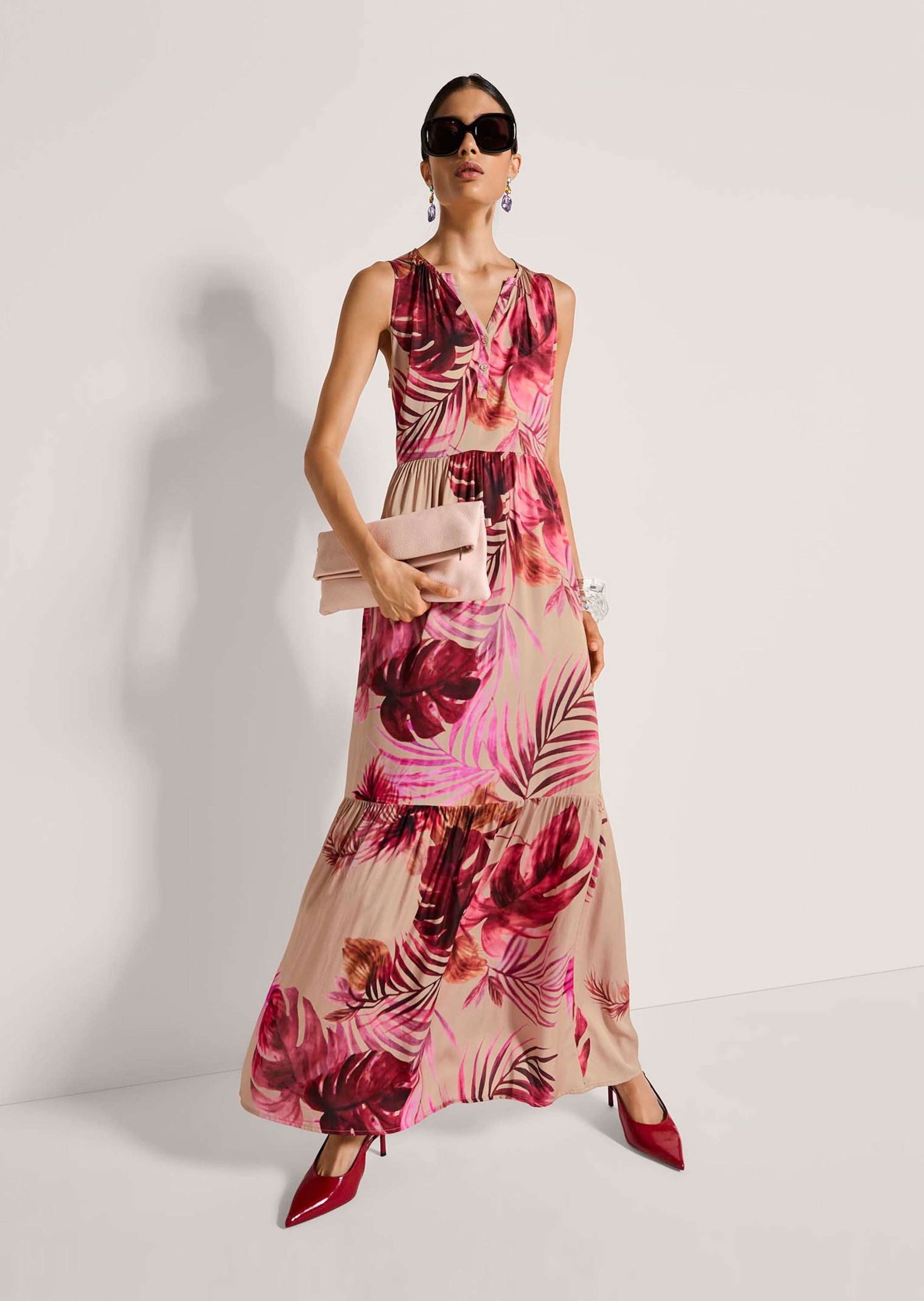 MADELEINE Maxikleid Maxikleid mit floralem Print Ärmelloses Viskosekleid mit Rundhals mit V-Blende und Knöchellänge