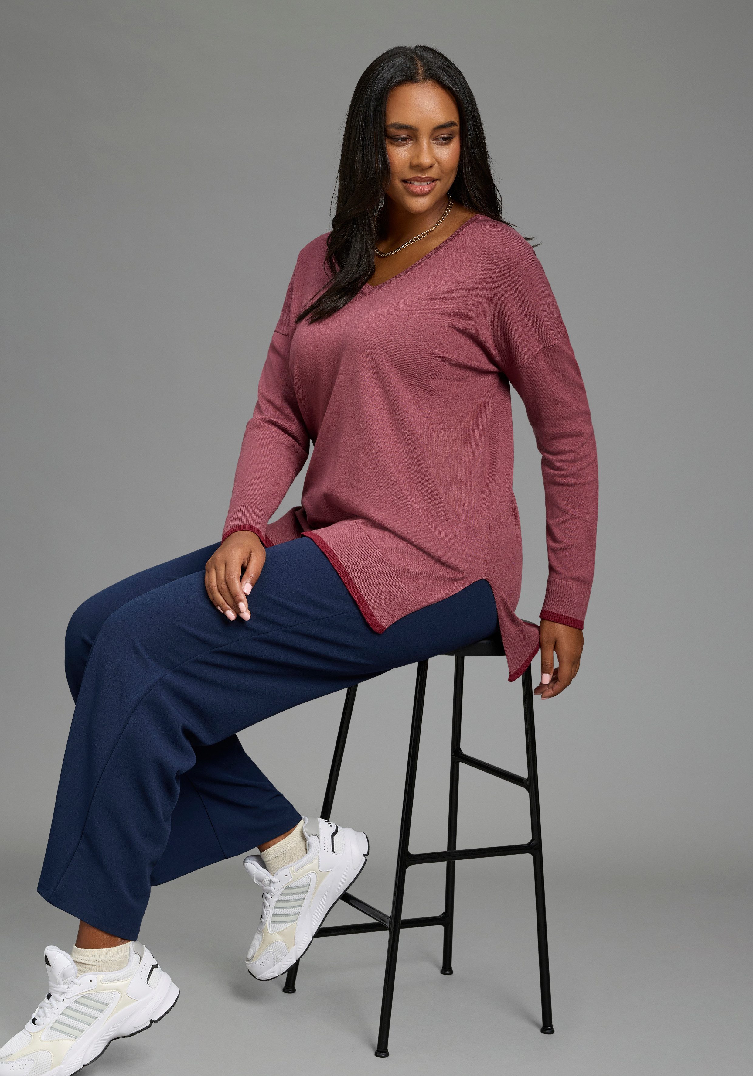 Laura Scott CURVE Strickpullover Große Größen aus Feinstrick, mit tiefem V-Ausschnitt, figurumspielende Passform
