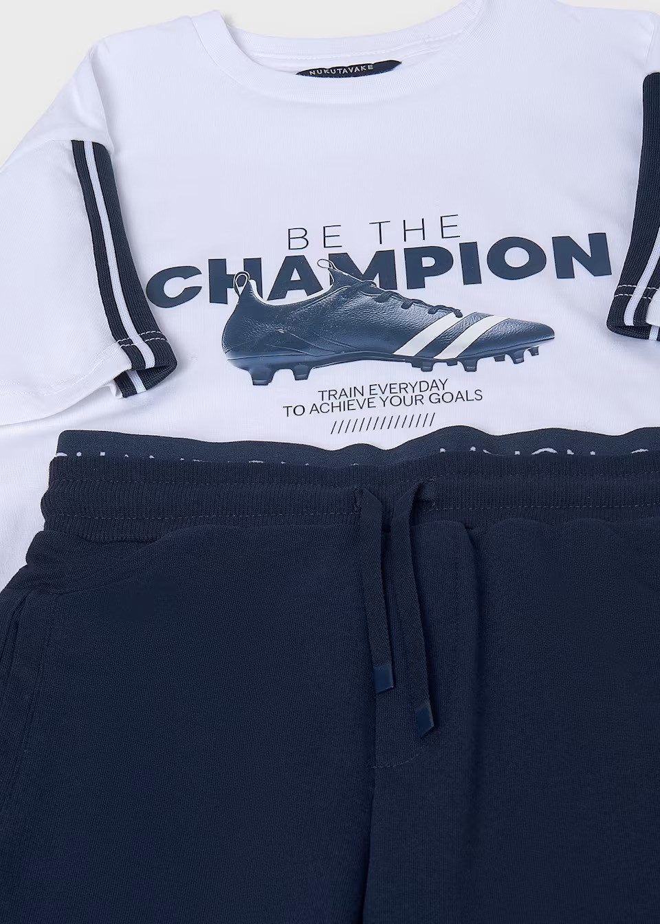 Mayoral T-Shirt & Bermudas Set Bermudas & T-Shirt mit Fußballschuh-Print – Teenager Jungen