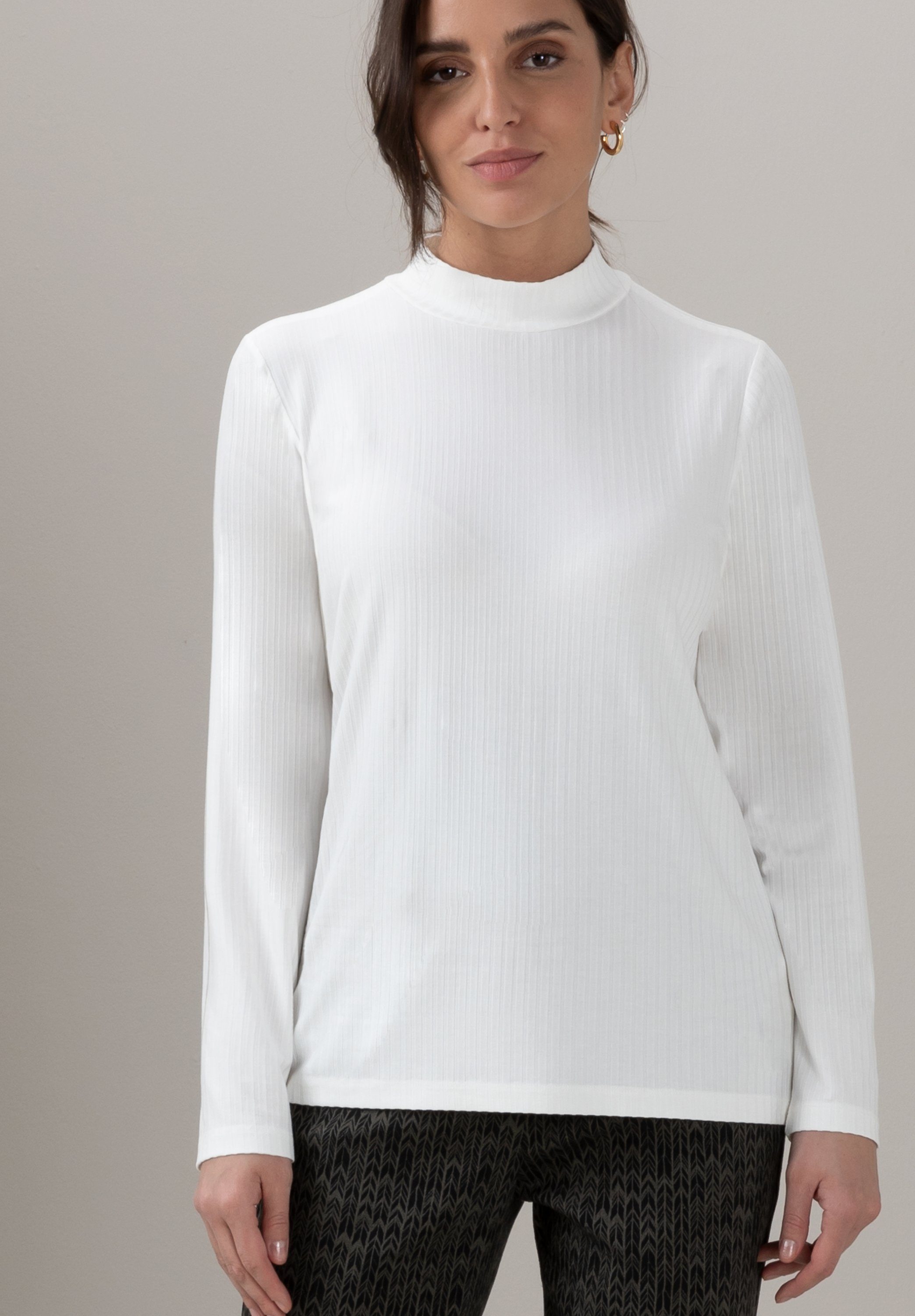 bianca GRETA creme modernem coolen Trendfarben Langarmshirt mit Turtle-Neck in