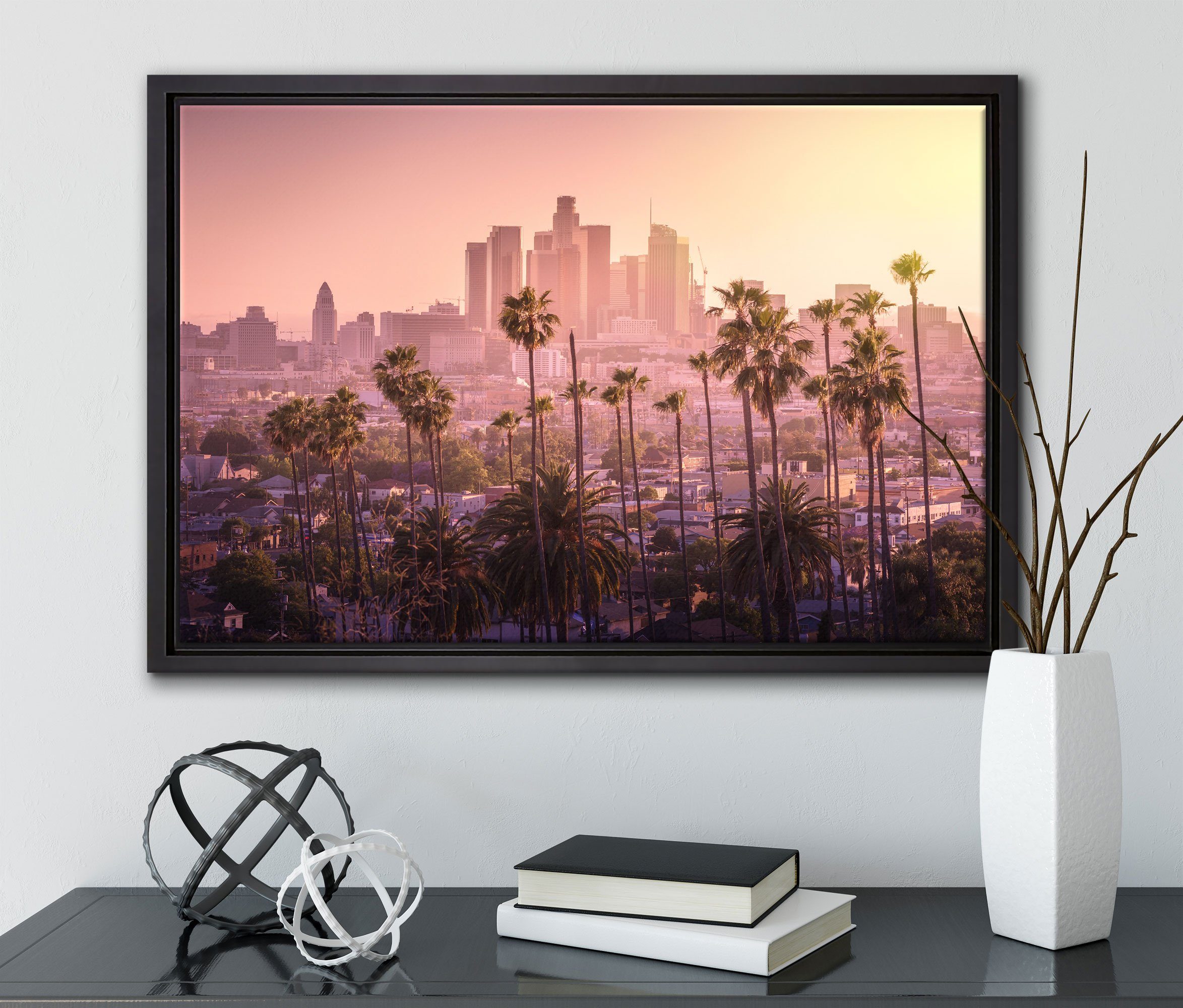 Palmen (1 St), bespannt, Angeles, inkl. Schattenfugen-Bilderrahmen Skyline von Zackenaufhänger Leinwandbild in gefasst, fertig Wanddekoration einem Los Leinwandbild vor Pixxprint