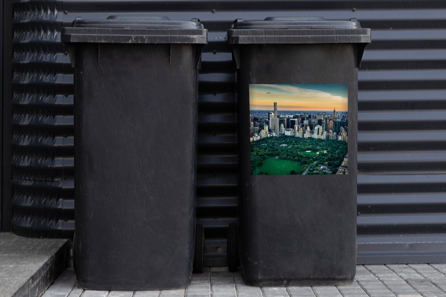 MuchoWow Wandsticker New York - Mülltonne, Container, Central (1 Abfalbehälter Amerika - Sticker, Mülleimer-aufkleber, St), Park
