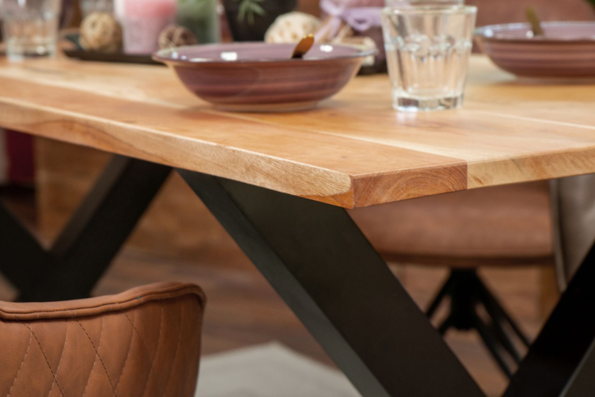 SAM® Esstisch Pisa, massives Akazienholz, gerade Kante, X-Gestell Metall schwarz