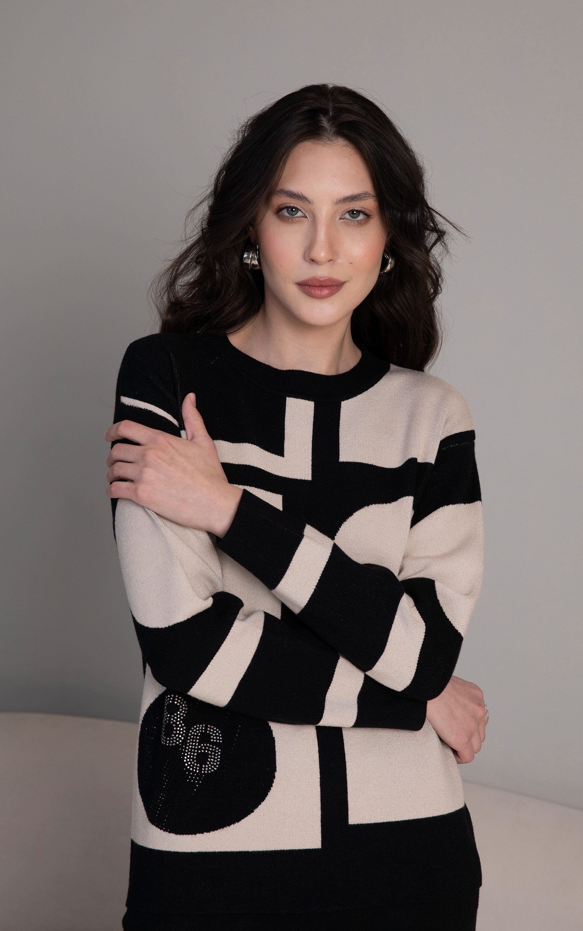 Passioni Strickpullover in Schwarz und Beige mit großem abstrakten geometri günstig online kaufen