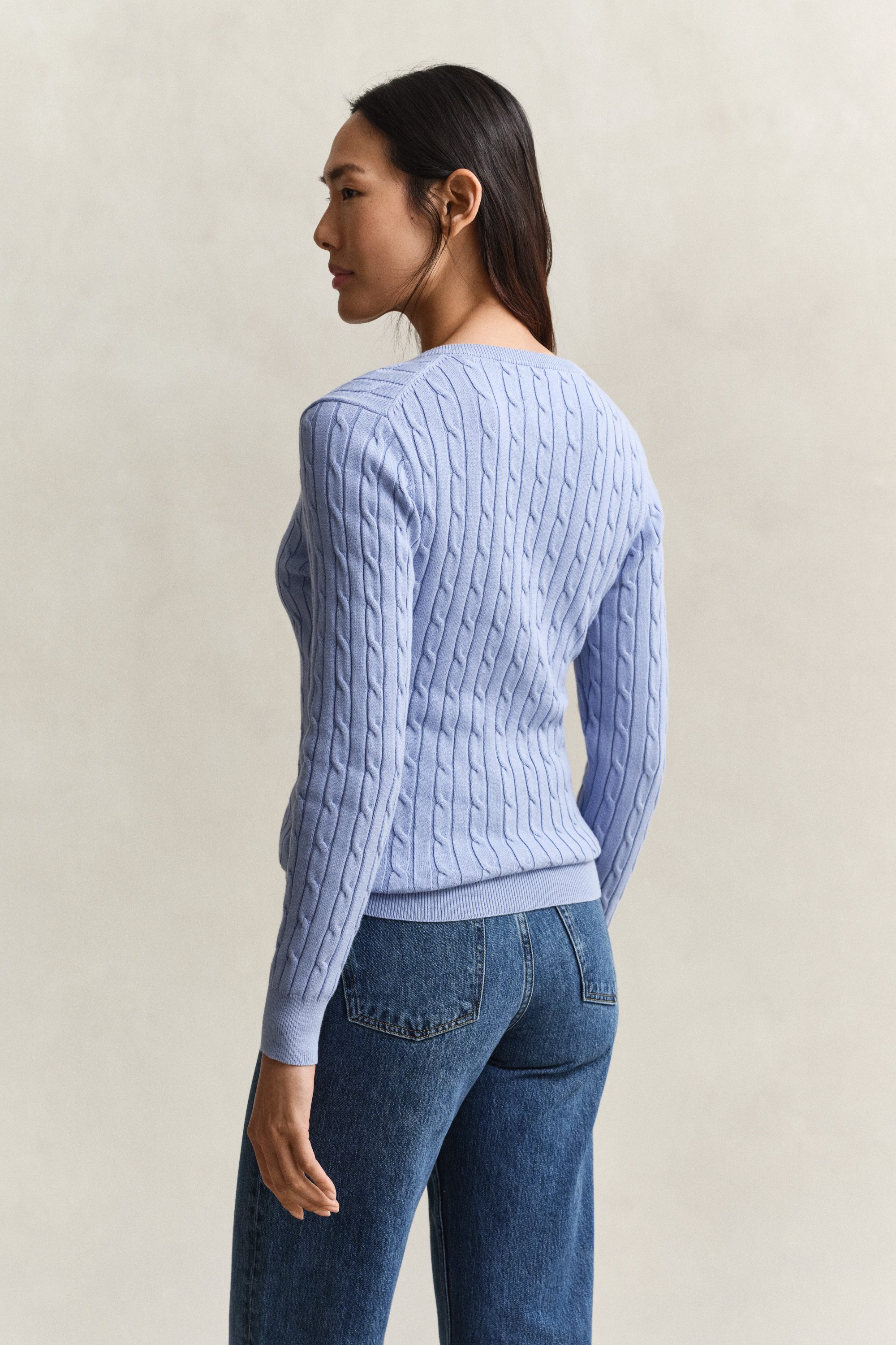 Gant Strickpullover STRETCH COTTON CABLE V-NECK mit Logostickerei auf der Brust