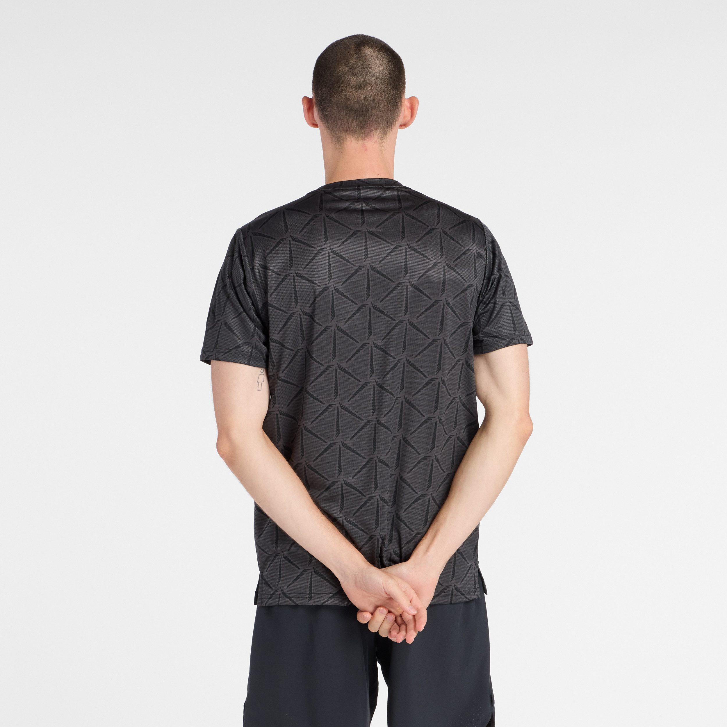 New Balance Laufshirt SPORT ESSENTIAL PRINTED T-SHIRT für Lauftraining und vielseitige Aktivitäten, aus Polyester