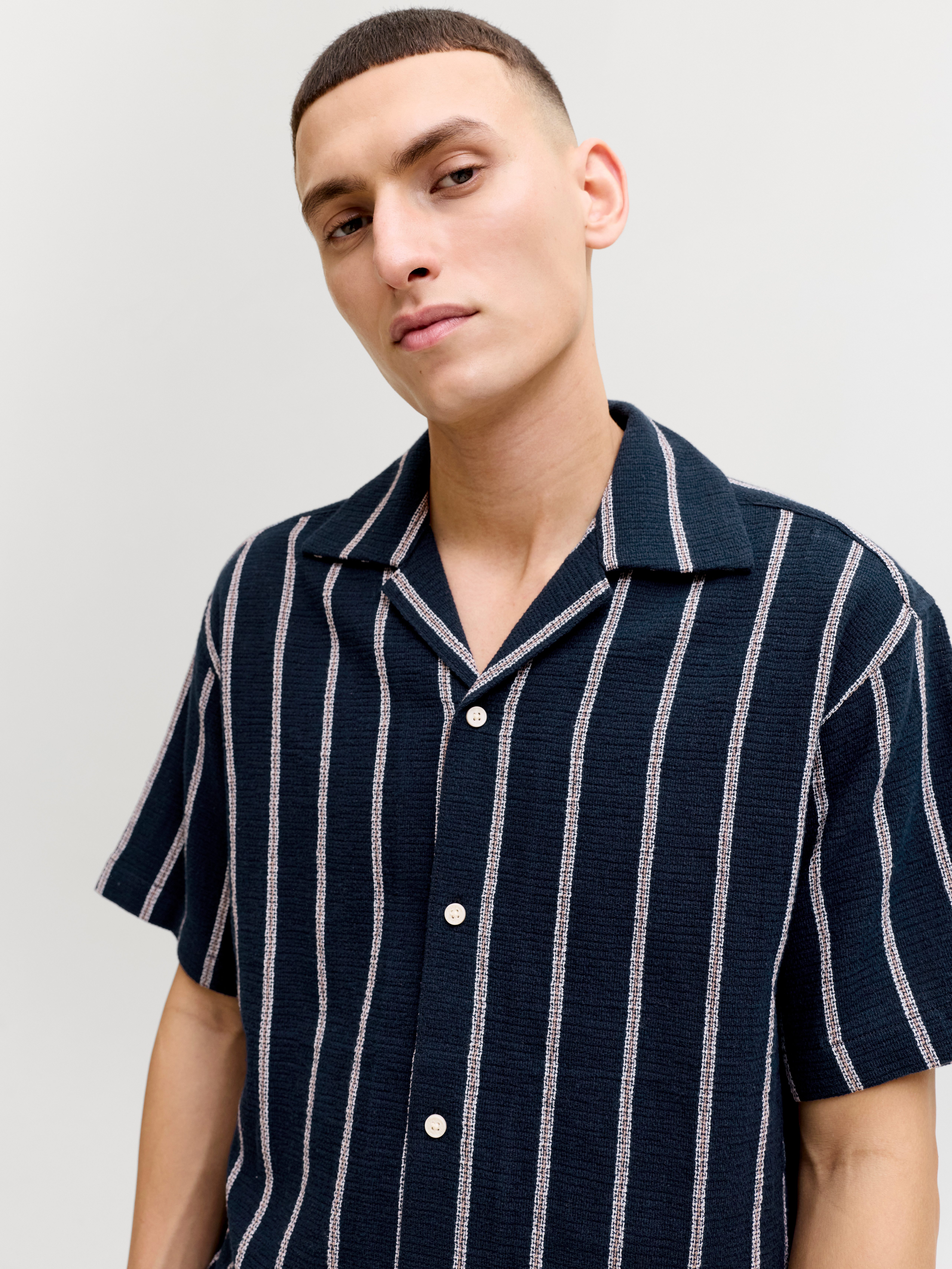 Jack & Jones Kurzarmhemd JORCOBA STRIPE RESORT SHIRT SS SN