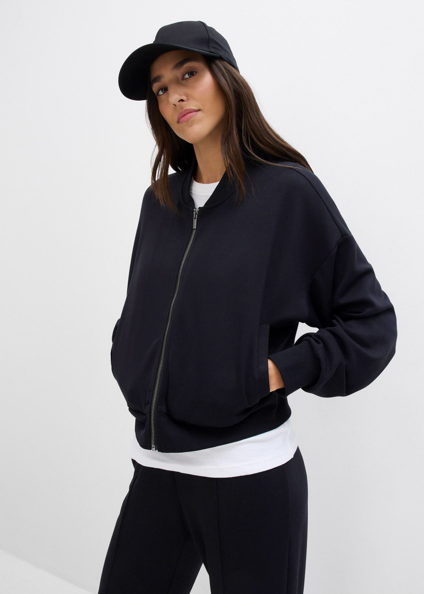 bonprix Blouson aus Sweatware mit Stehkragen und Eingriffstaschen