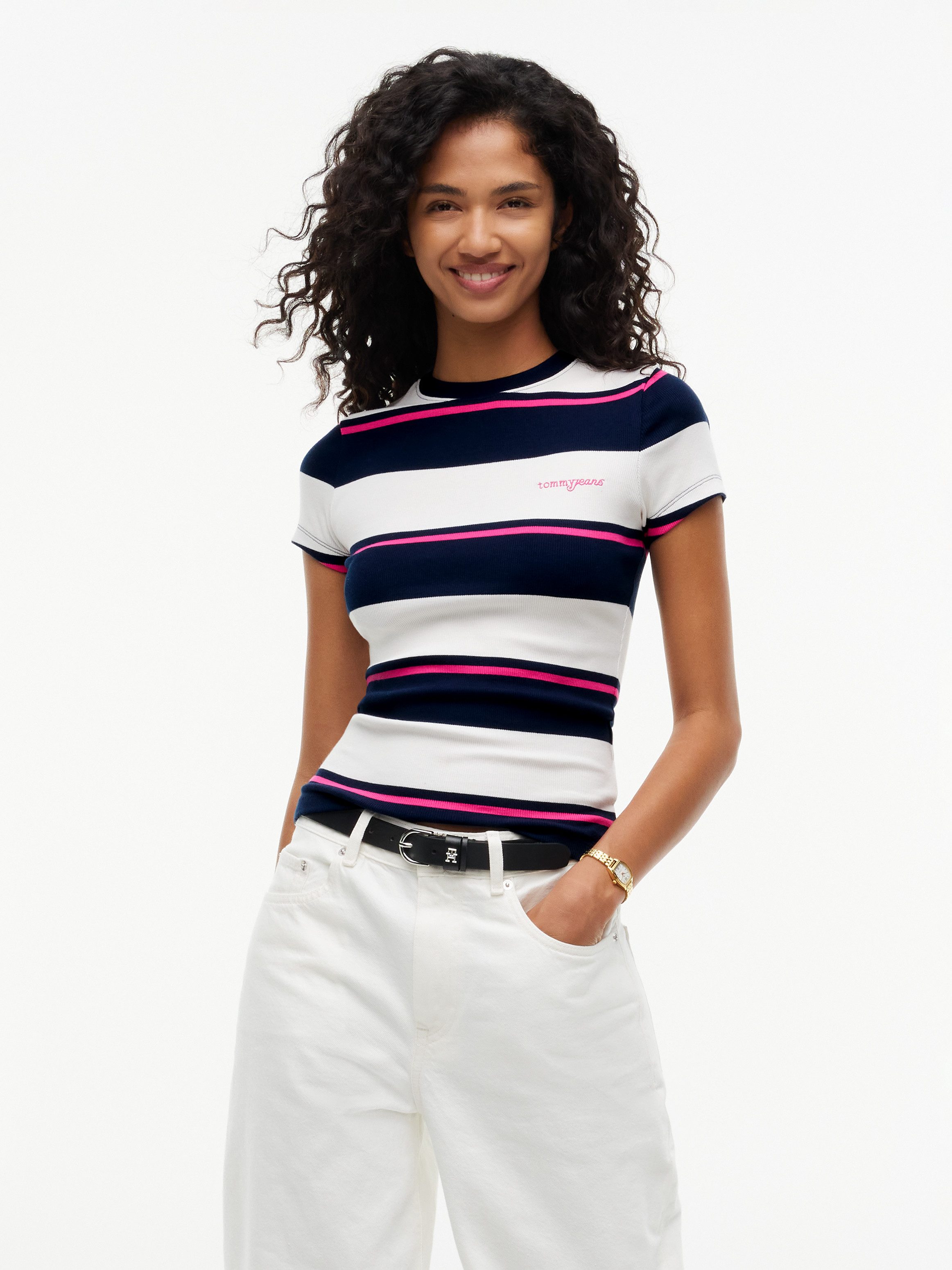 Tommy Jeans Rundhalsshirt TJW SLIM RIB SCRIPT SS TEE Baumwollmischung, slim fit, figurbetont, in gerippter Struktur