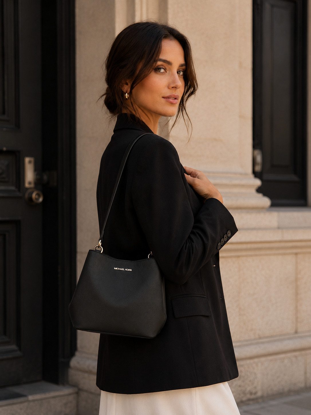 MICHAEL KORS Handtasche Michael Kors Pratt Shoulder Bag Schwarz Coated Canvas & Gold-Hardware