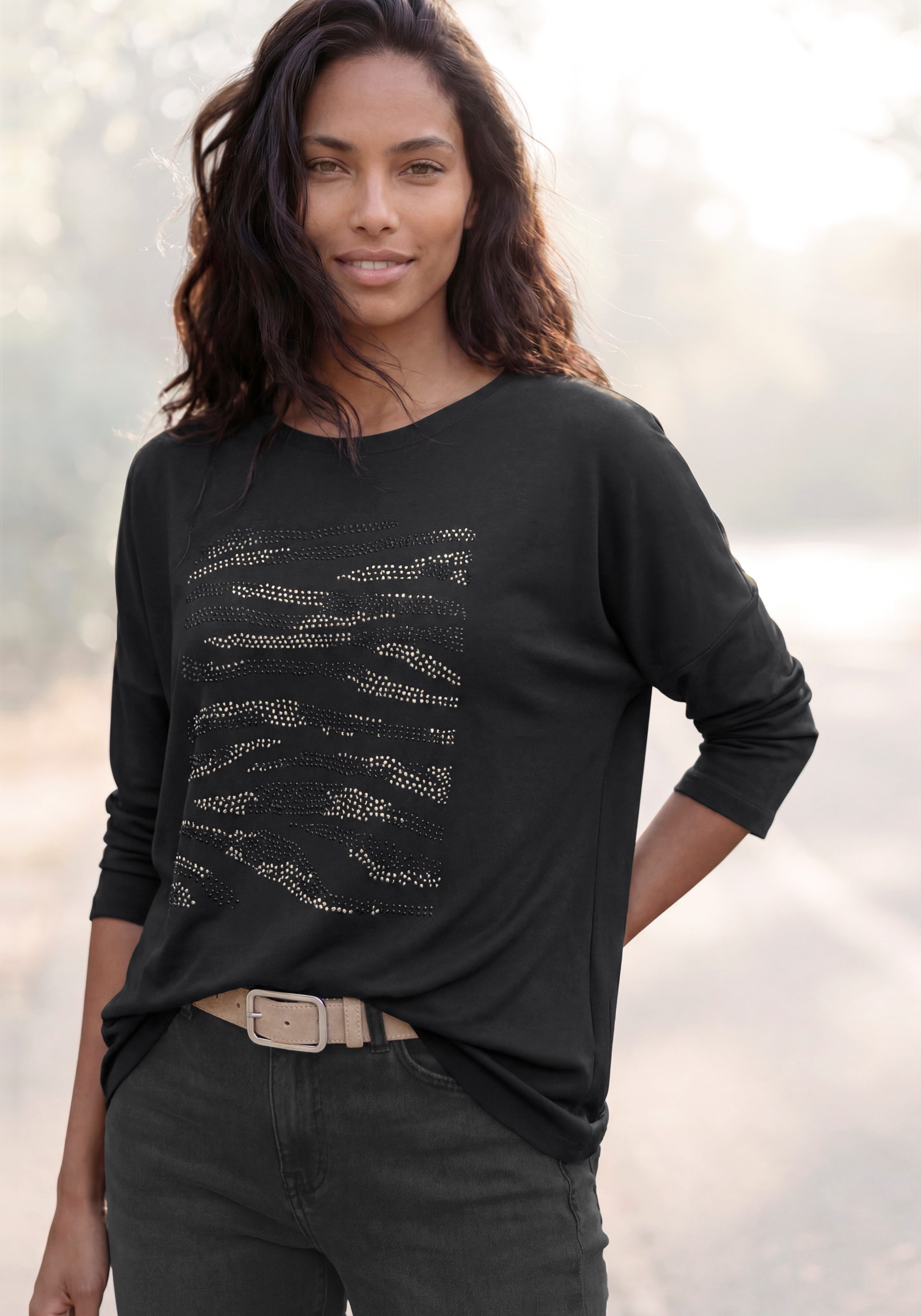 LASCANA 3/4-Arm-Shirt mit Strass-Dessin aus sommerlicher French Terry-Qualität aus Viskose