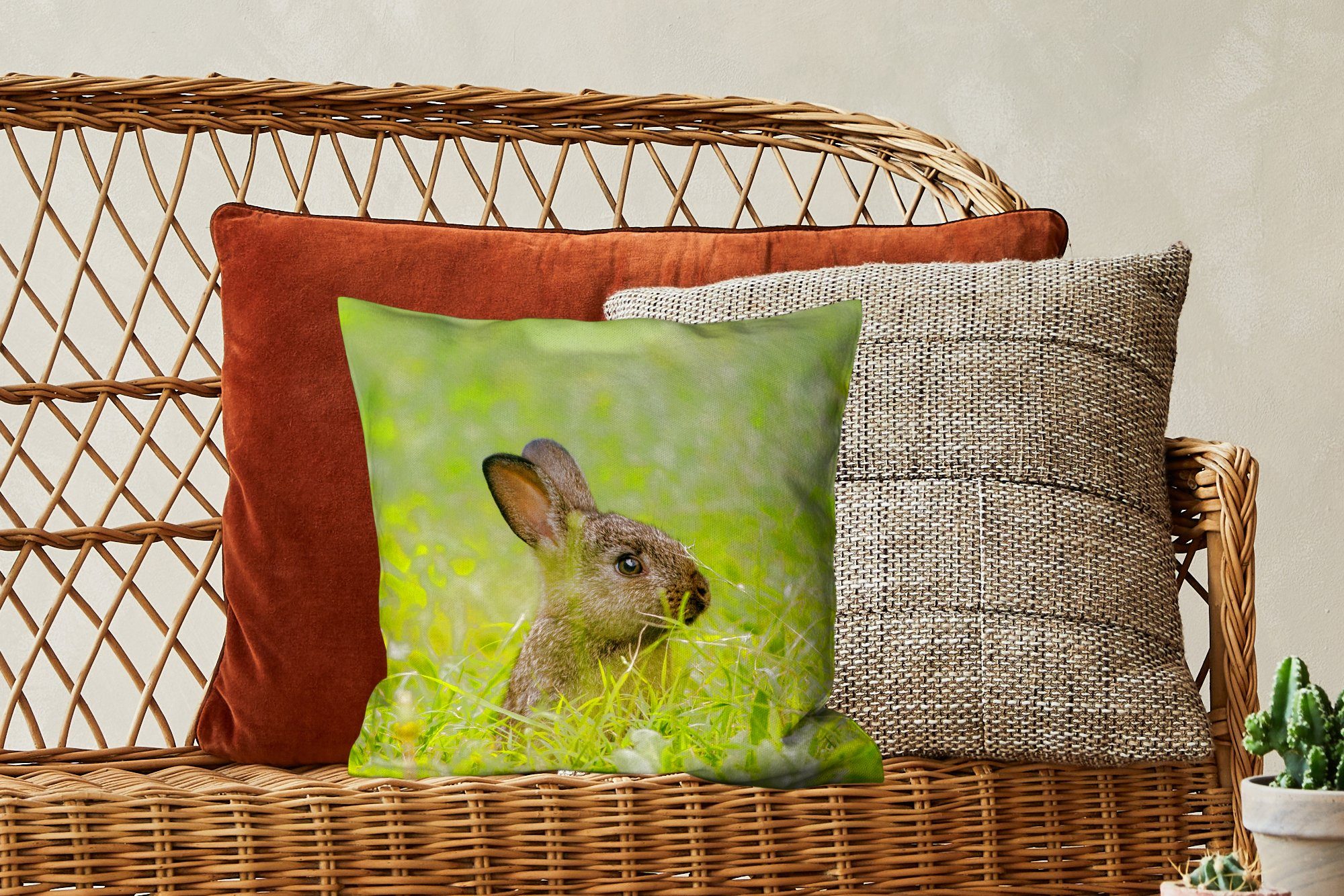 Kaninchen Zierkissen mit - Füllung Baby - Deko, Sofakissen für MuchoWow Dekokissen Wohzimmer, Schlafzimmer, Gras,
