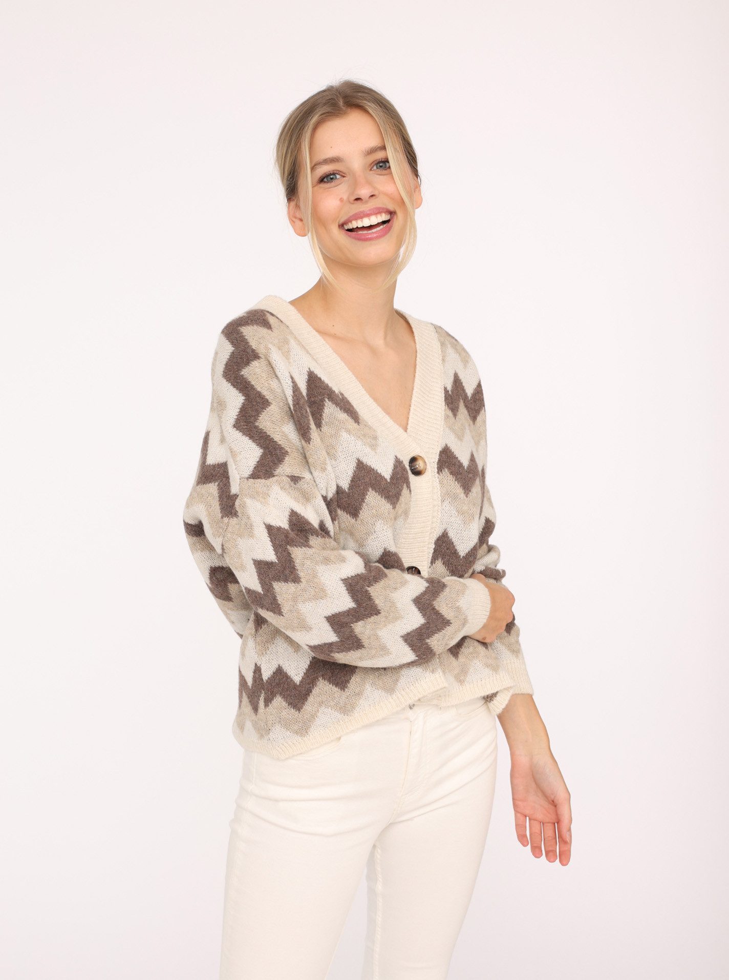 Zwillingsherz Strickjacke "Buntes ZickZack" mit figurumspielendem günstig online kaufen