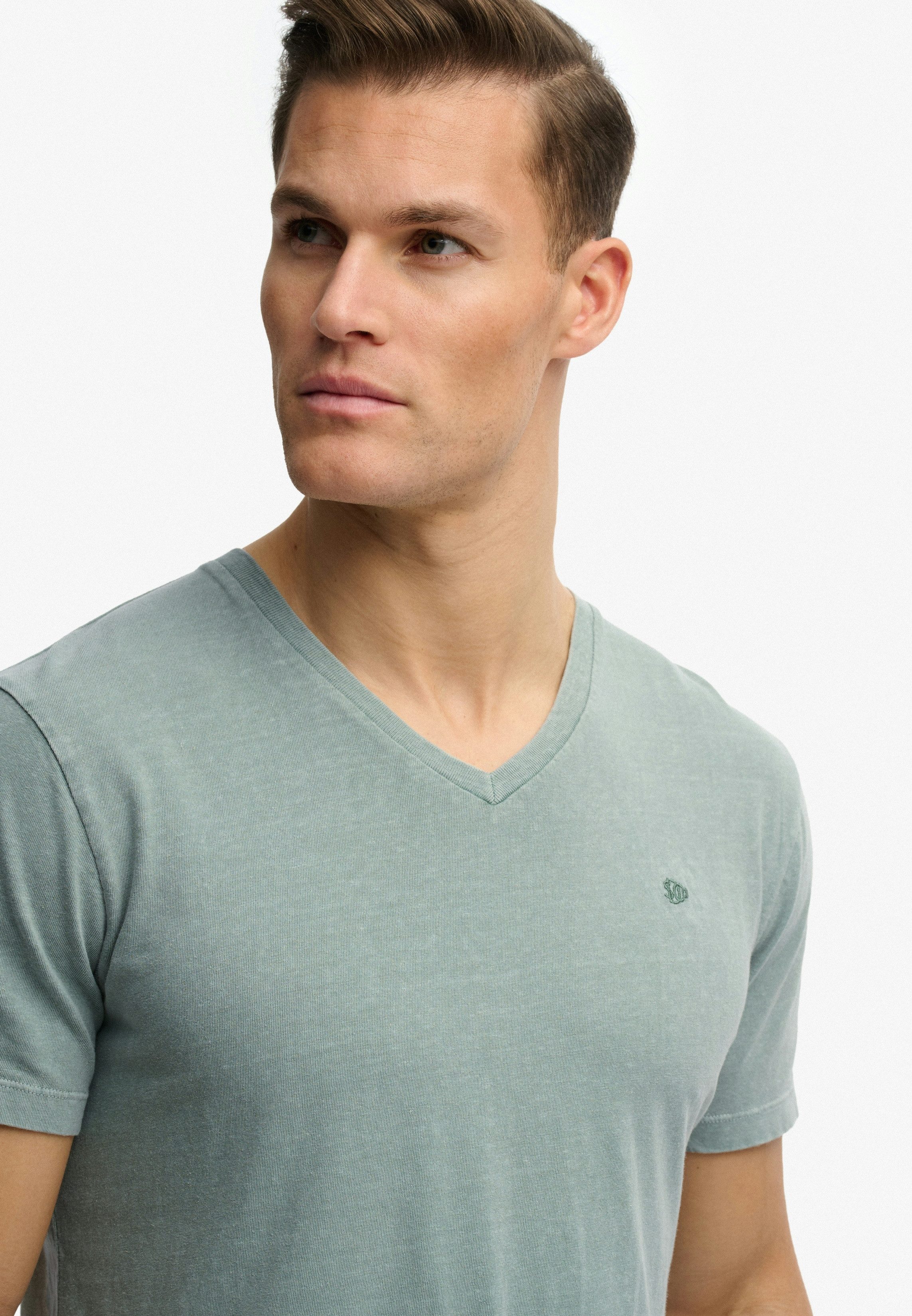 Superdry Rundhalsshirt CLASSIC COTTON LINEN VEE Baumwollmischung, relaxed fit aus luftig leichtem Baumwoll-Leinen-Mix