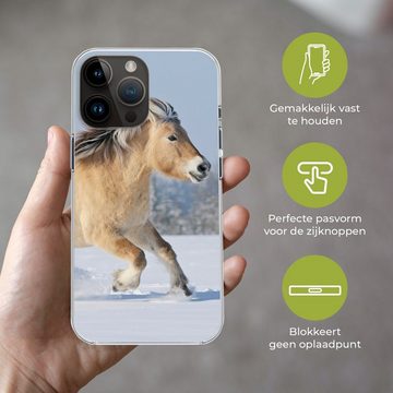 MuchoWow Handyhülle Fjordpferd läuft durch den Schnee, Handyhülle Telefonhülle Apple iPhone 14 Pro Max