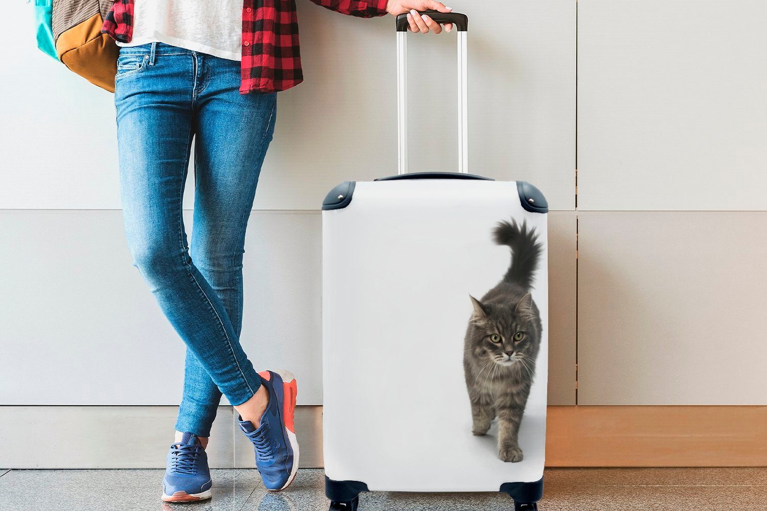 Katze auf weißem Rollen, mit Reisetasche für rollen, Trolley, Handgepäck MuchoWow Ferien, Hintergrund, läuft 4 Reisekoffer Handgepäckkoffer