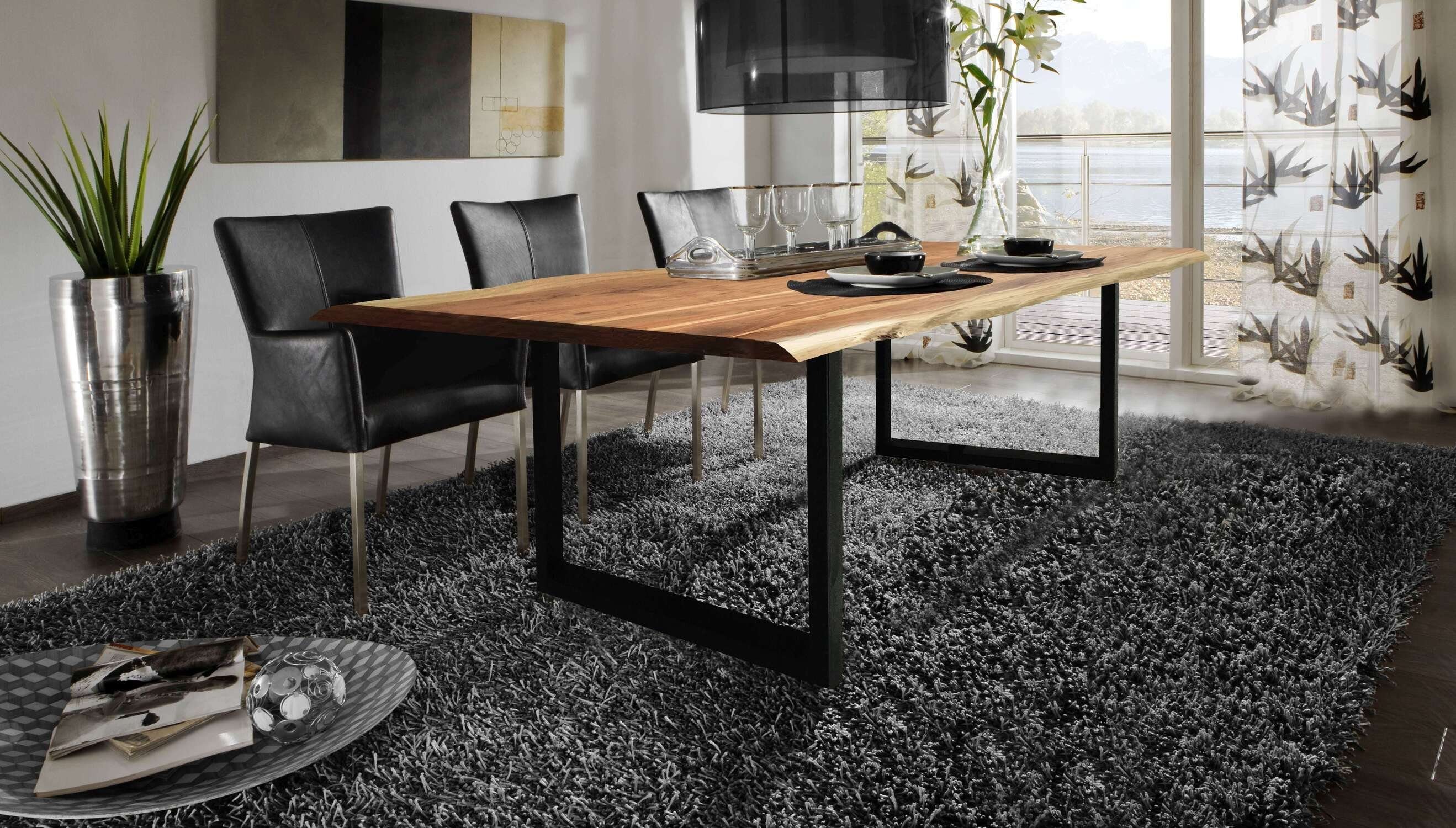 TPFLiving Baumkantentisch Metallgestell in U-Form (mit Baumkante wie gewachsen, Esszimmertisch massiv - Wohnzimmertisch - Holztisch), Platte Akazie, Gestell Stahl - Platte natur, Gestell schwarz lackiert